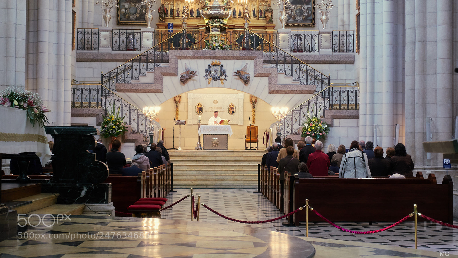 Sony DSC-RX100M5 sample photo. Almudena cathedral photography