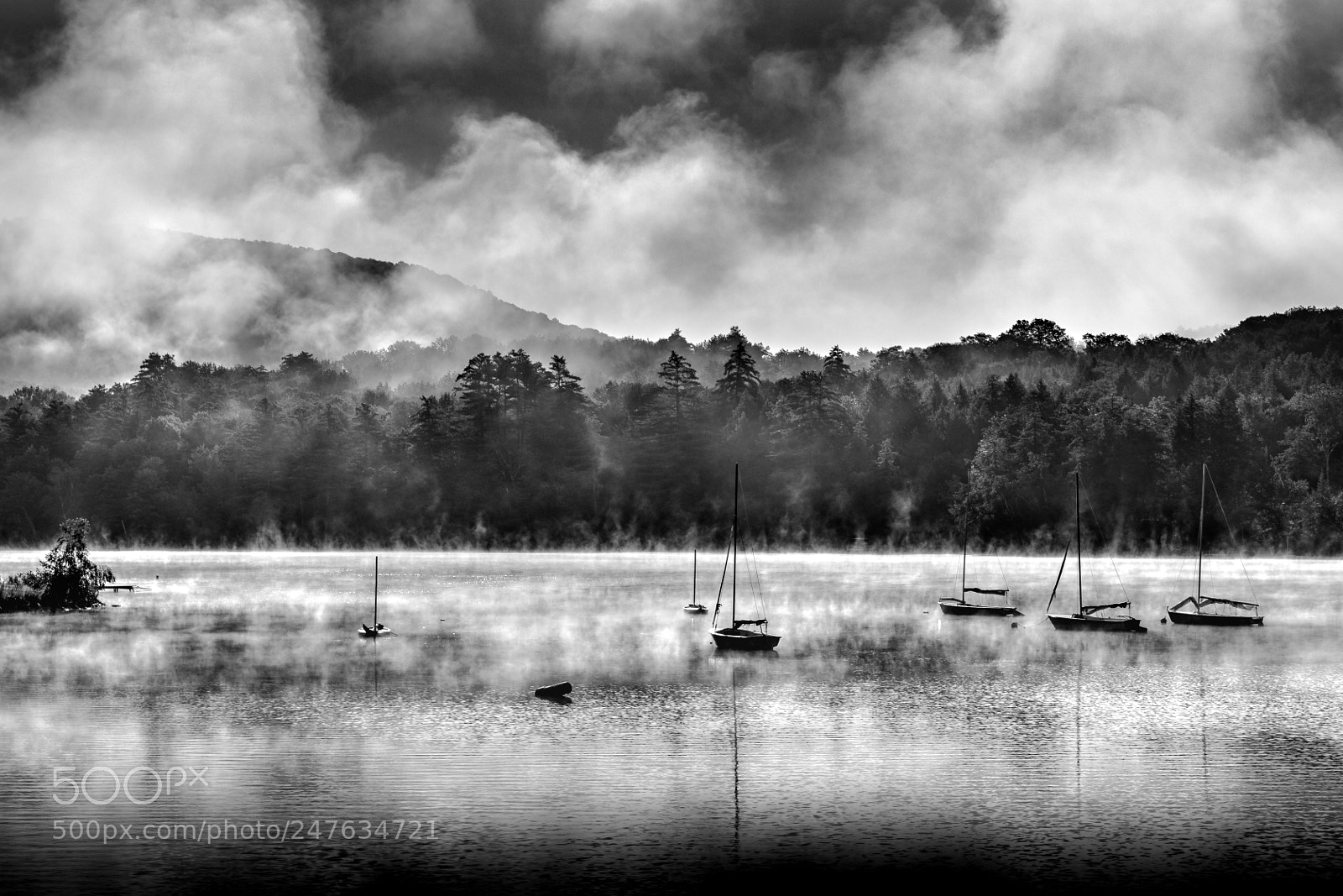 Canon EOS 5D Mark IV sample photo. Boats on foggy lake photography