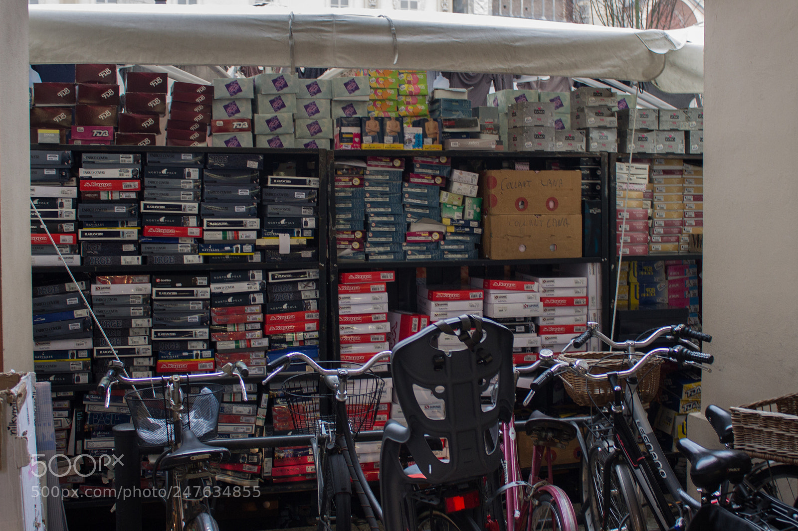 Canon EOS 1100D (EOS Rebel T3 / EOS Kiss X50) sample photo. Market place backstage photography