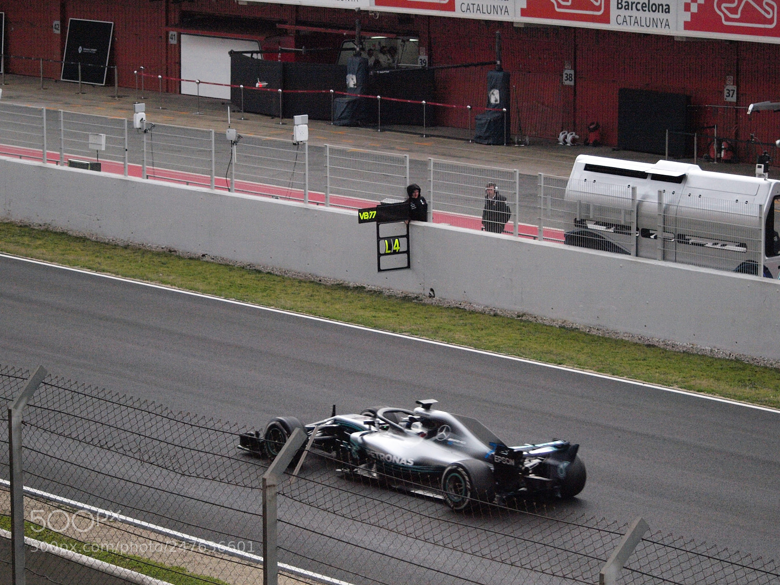 Olympus E-520 (EVOLT E-520) sample photo. 4 laps left photography