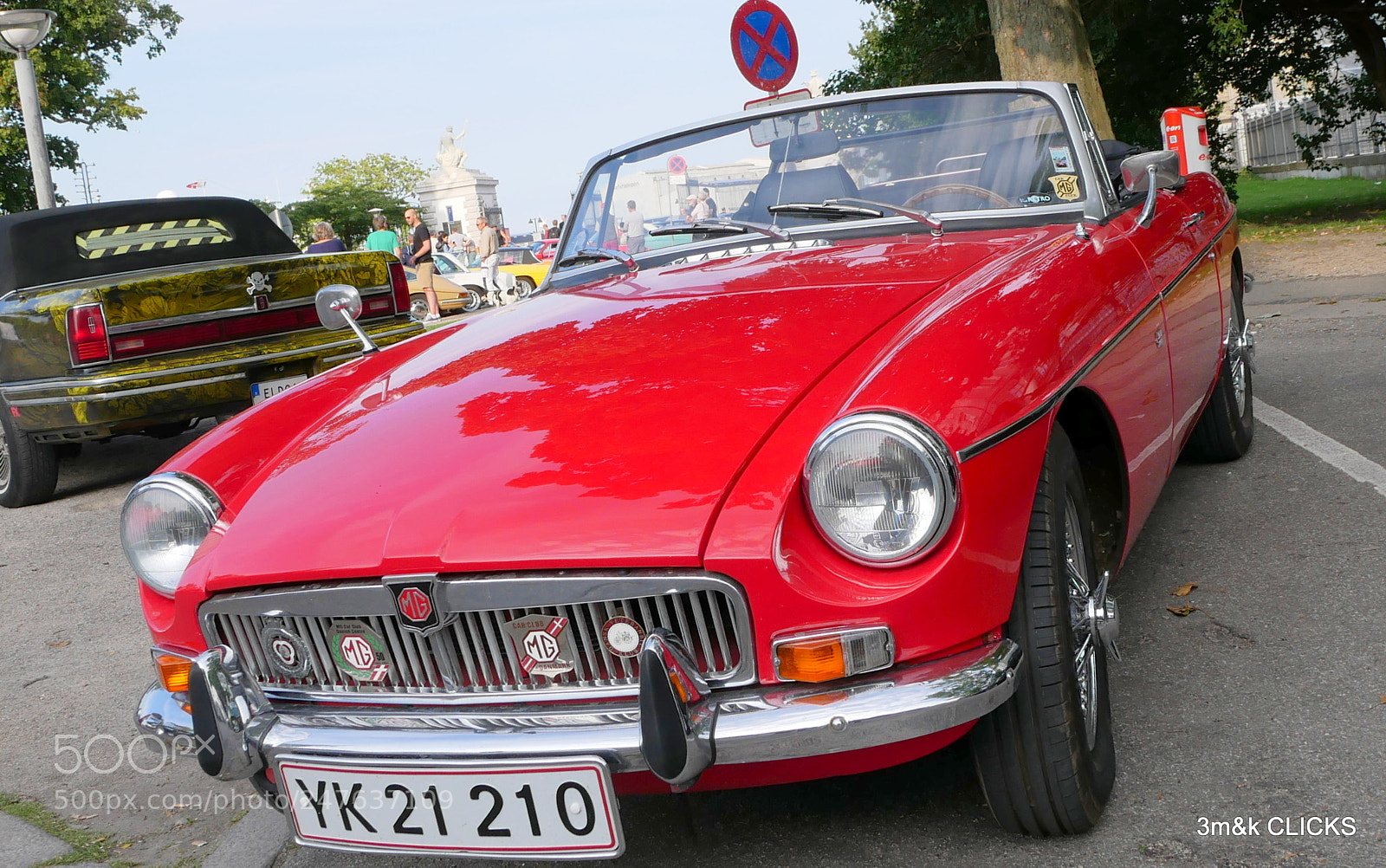 Panasonic Lumix DMC-G85 (Lumix DMC-G80) sample photo. An old car... photography