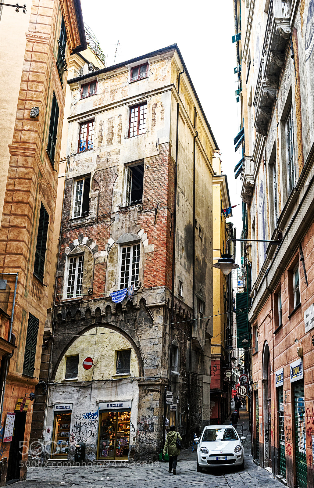 Nikon D810 sample photo. Genova - piazza ferretti photography