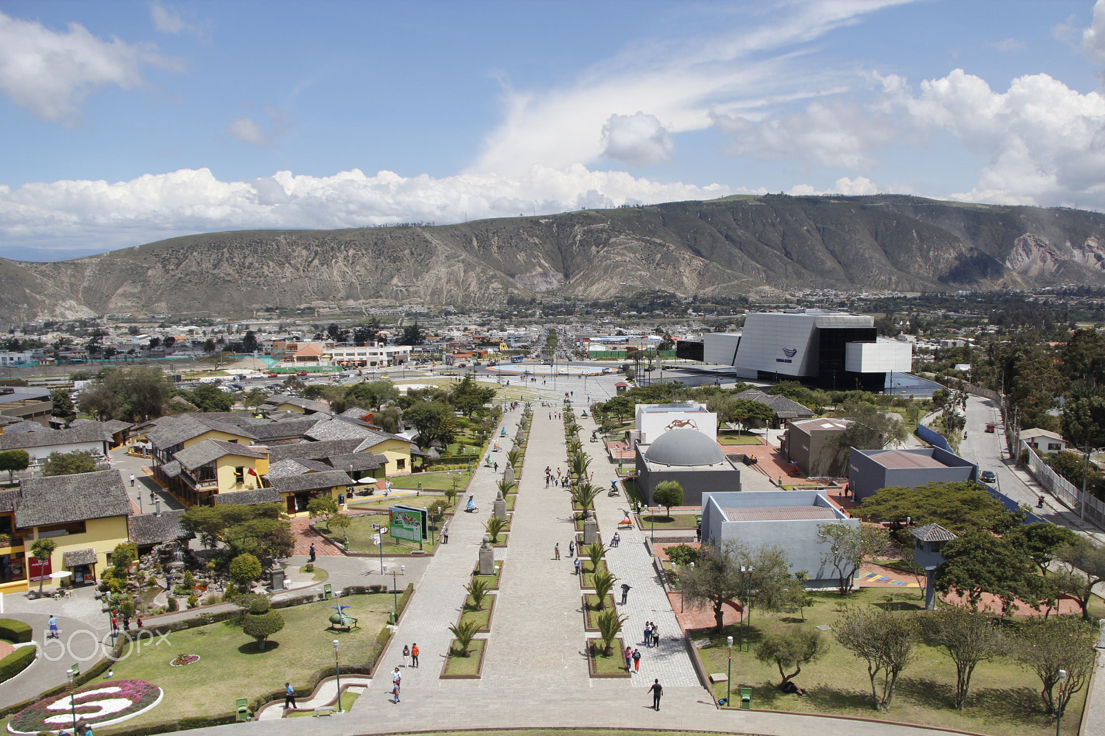 Canon EF-S 18-200mm F3.5-5.6 IS sample photo. Mitad del mundo ecuador vista sur oeste desde el monumento photography