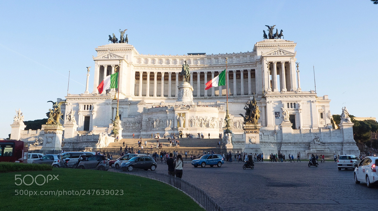 Olympus OM-D E-M1 sample photo. Piazza venezia photography