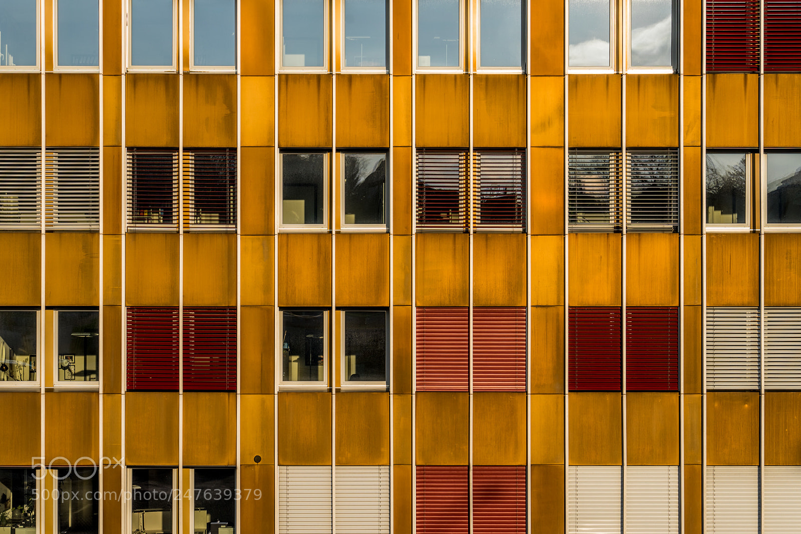 Sony a7 II sample photo. Façade brune photography