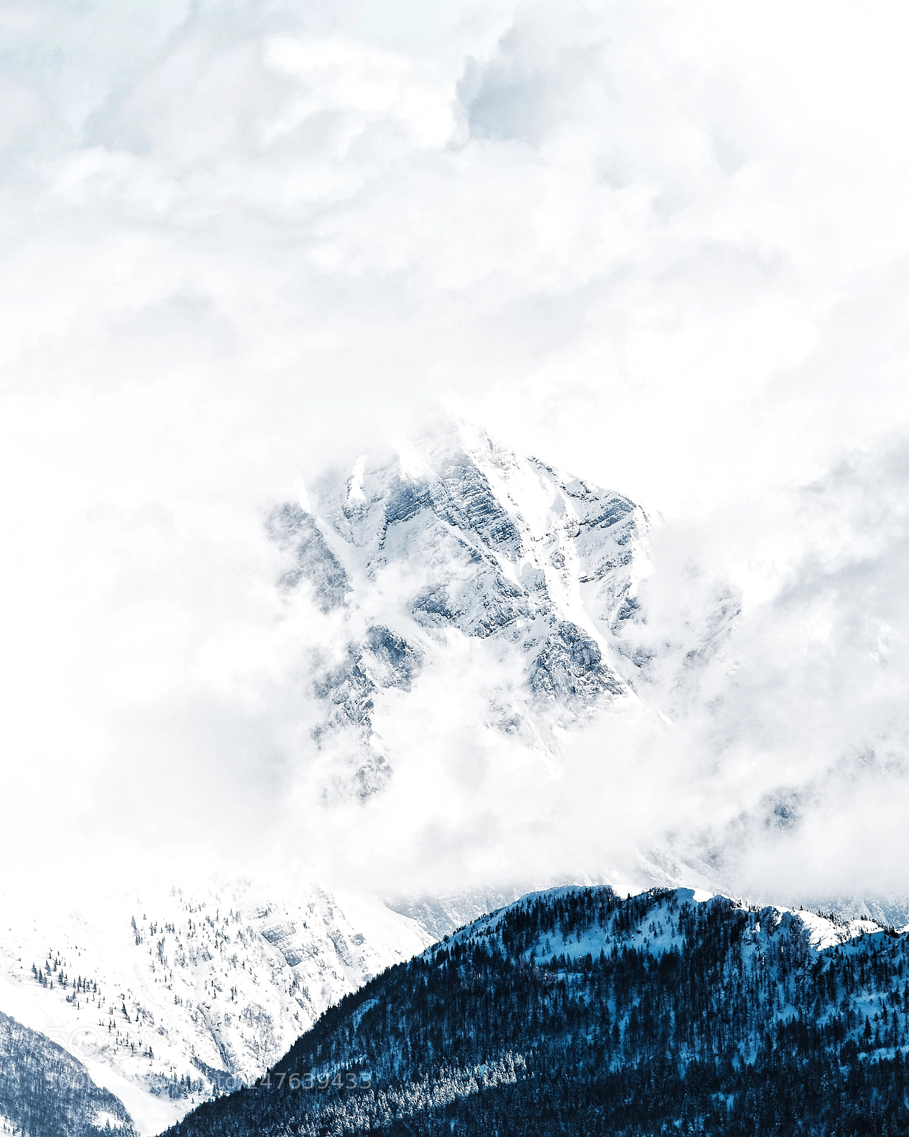 Nikon D500 sample photo. Mountain peeking trough the photography