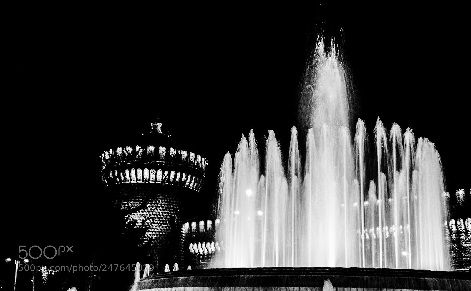Canon EOS 1200D (EOS Rebel T5 / EOS Kiss X70 / EOS Hi) sample photo. Fountain black n white photography