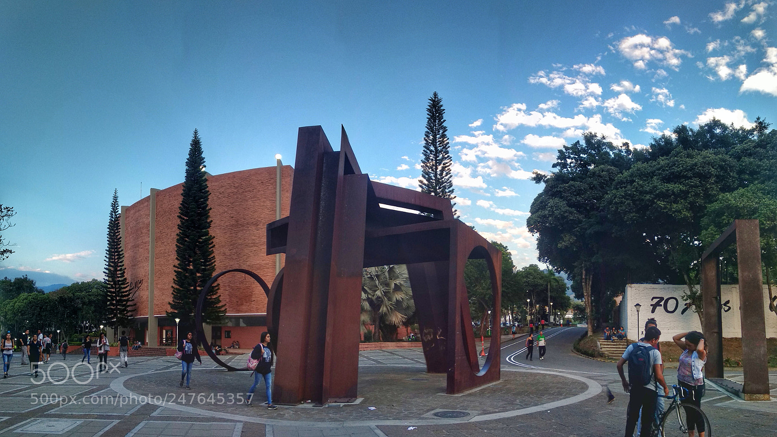 Xiaomi Mi A1 sample photo. Geometry monument and luis photography