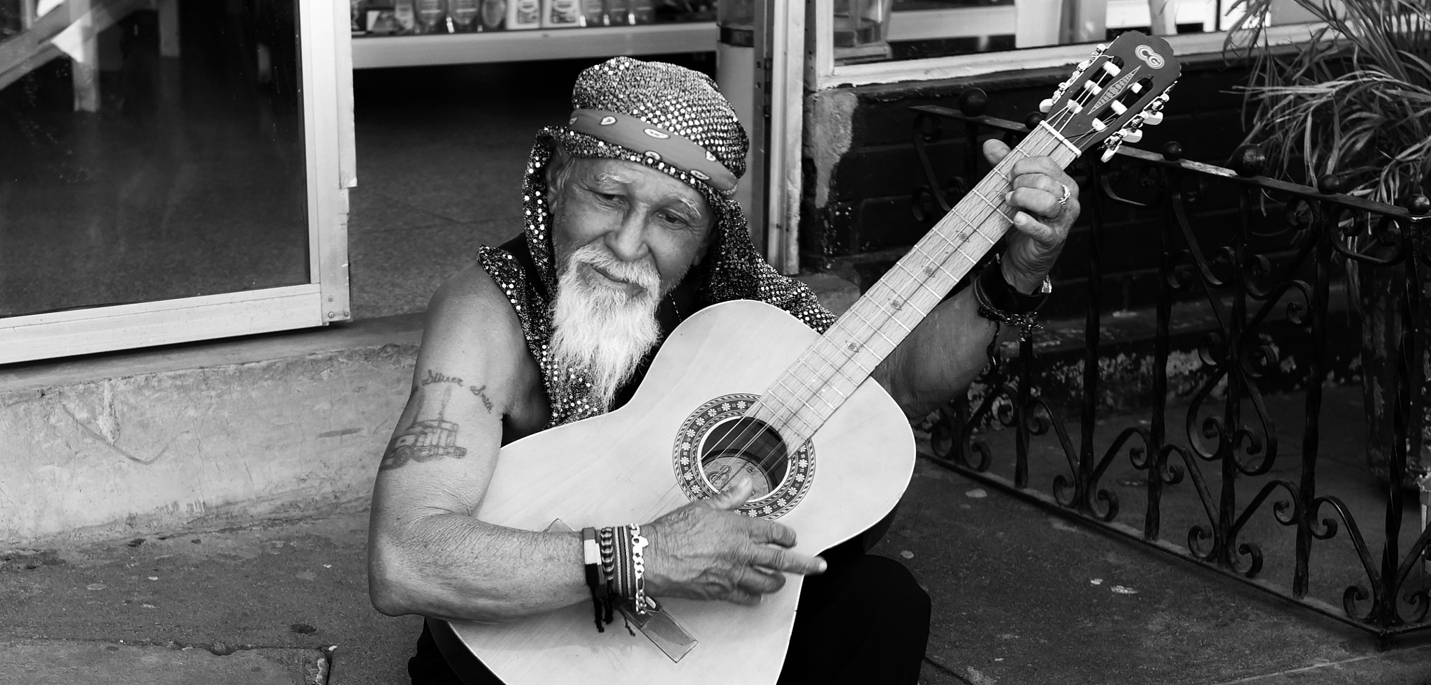 Nikon AF-S Nikkor 24-70mm F2.8G ED sample photo. (street musician) photography