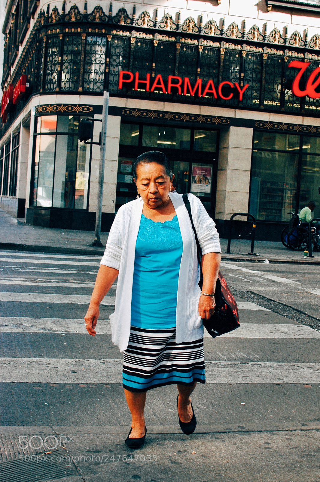 Nikon D70s sample photo. The lady on broadway photography
