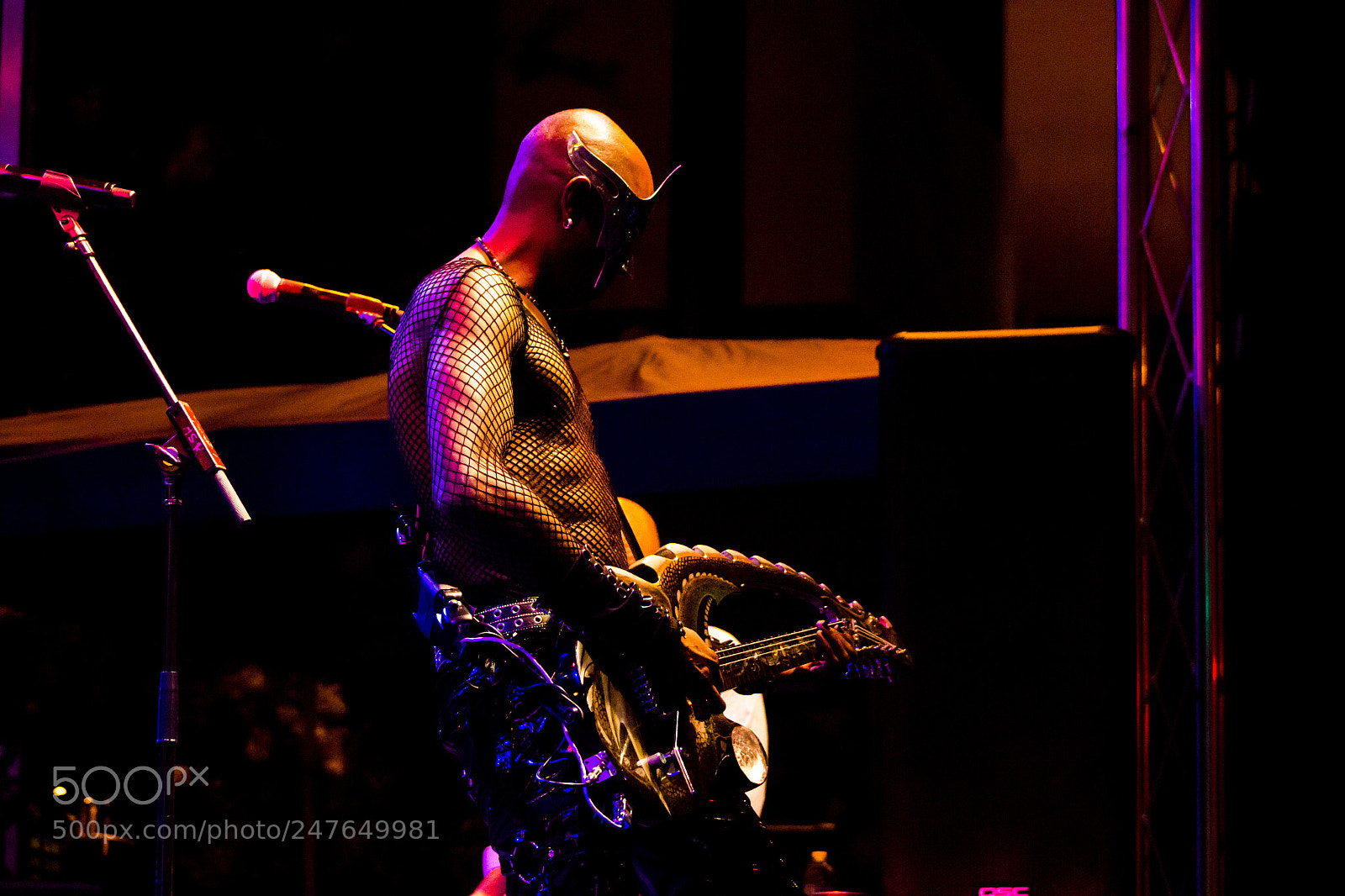 Canon EOS 550D (EOS Rebel T2i / EOS Kiss X4) sample photo. Dragon guitar man photography