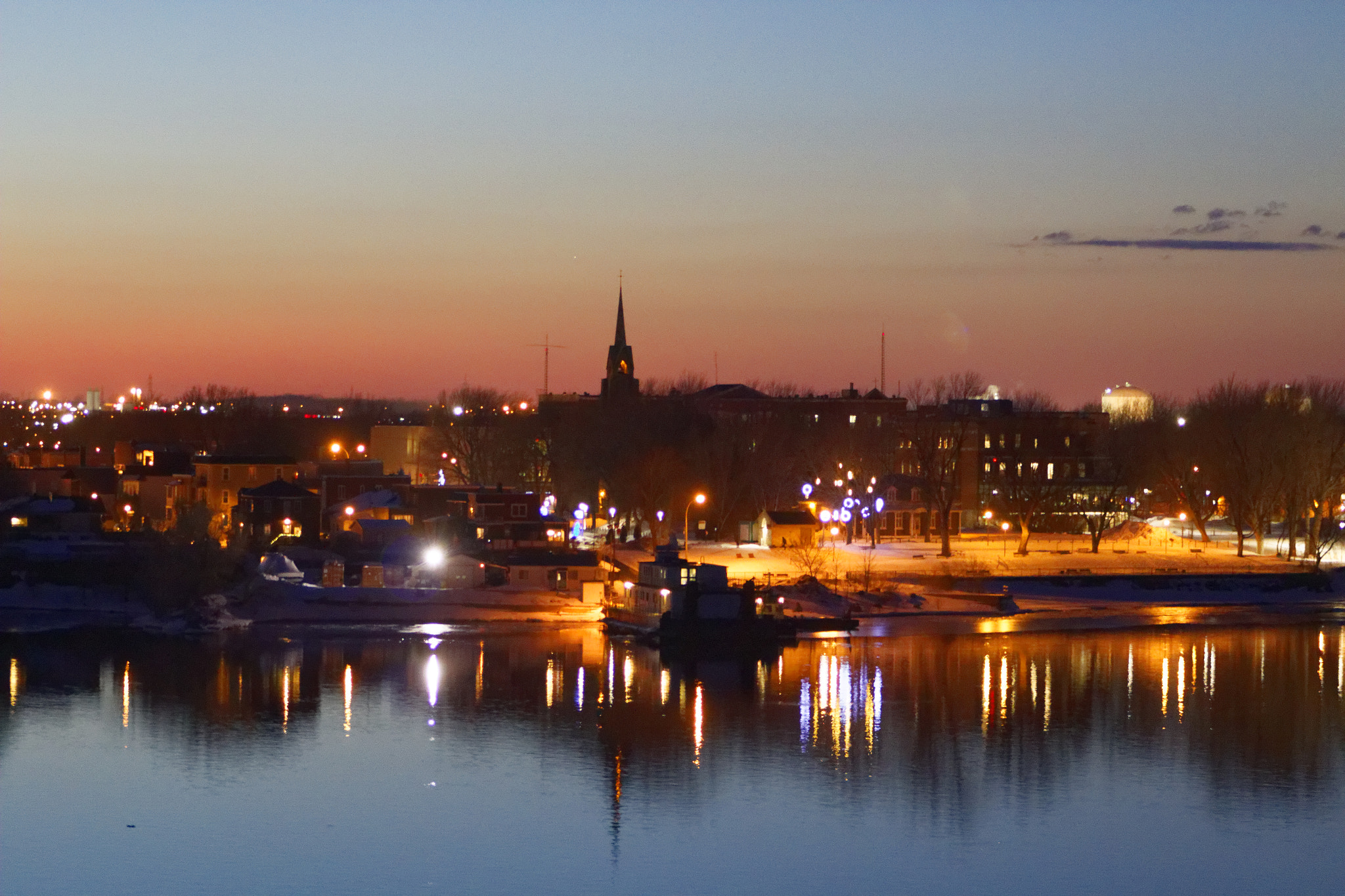 Canon EF 75-300mm f/4-5.6 USM sample photo. Waterfront night.. photography