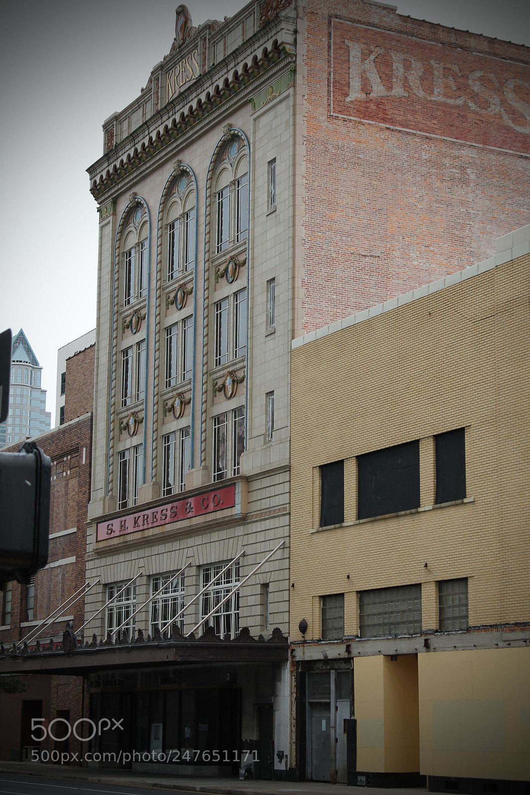 Canon EOS 1100D (EOS Rebel T3 / EOS Kiss X50) sample photo. Vintage building photography