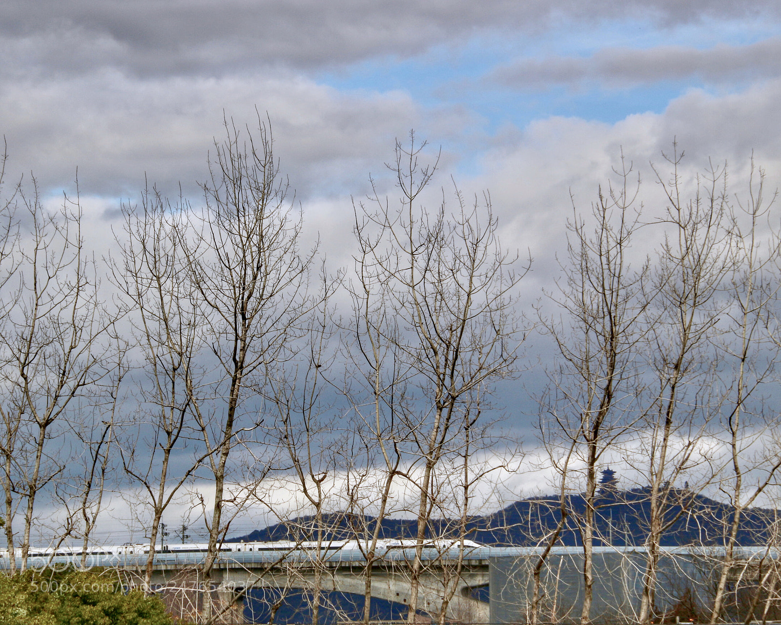 Canon EOS 100D (EOS Rebel SL1 / EOS Kiss X7) sample photo. 窗外的高速铁路 photography