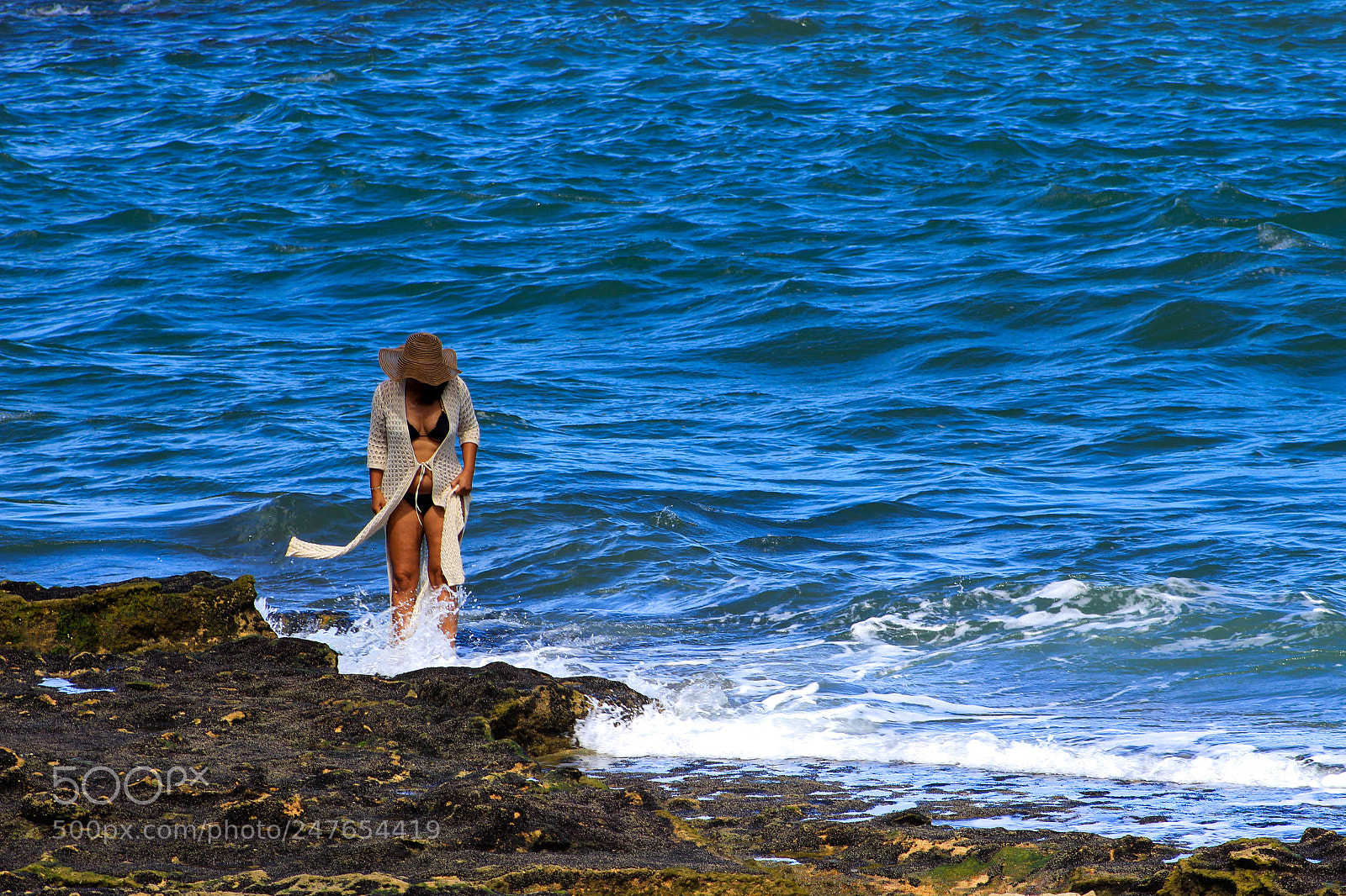 Canon EOS 1300D (EOS Rebel T6 / EOS Kiss X80) sample photo. Mulher na praia photography