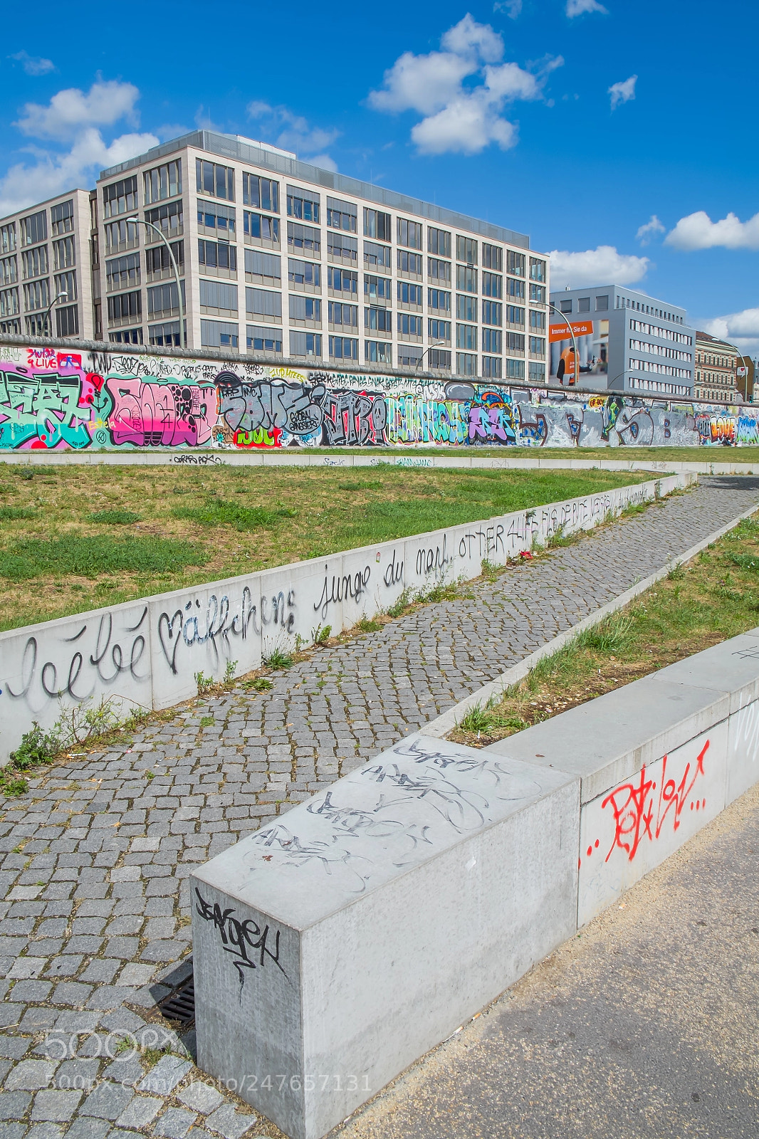 Fujifilm X-E1 sample photo. Graffiti wall, berlin photography