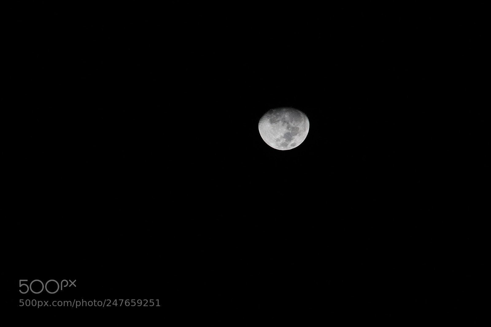 Canon EF-S 55-250mm F4-5.6 IS II sample photo. Moon photography