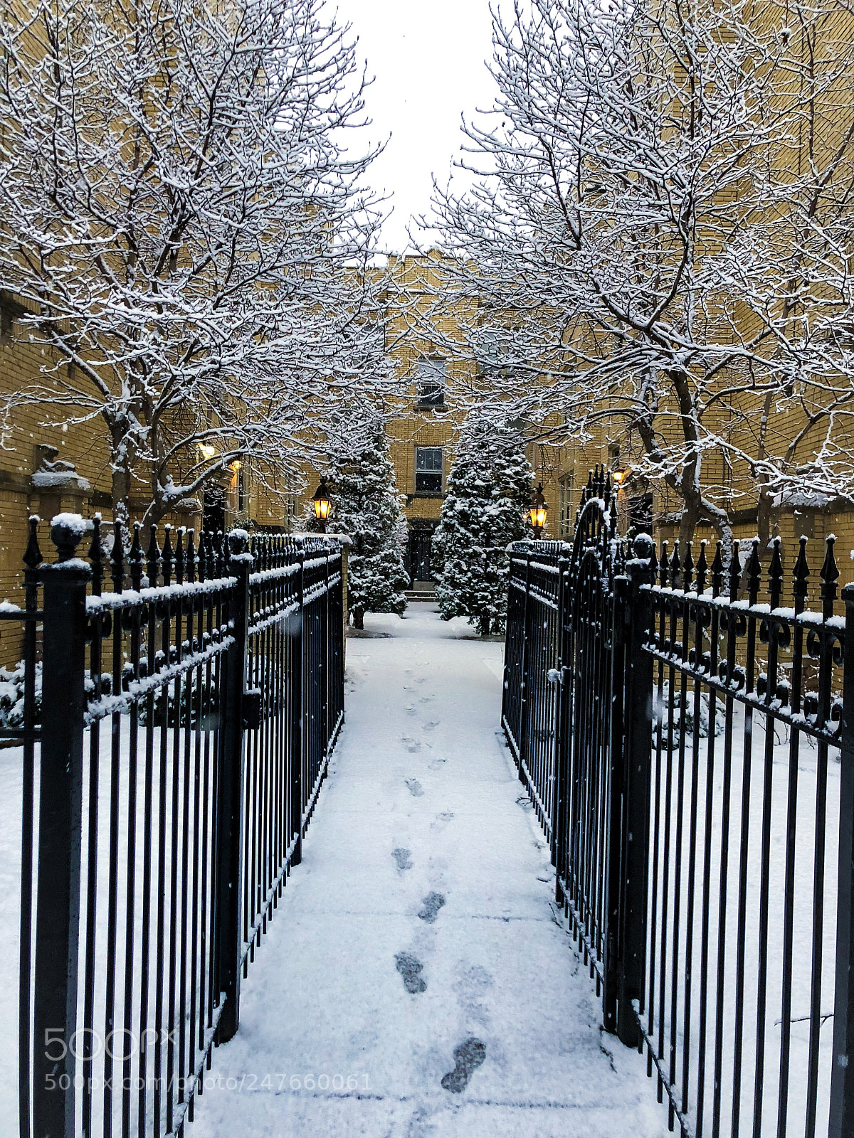 Apple iPhone X sample photo. Snowy courtyard photography