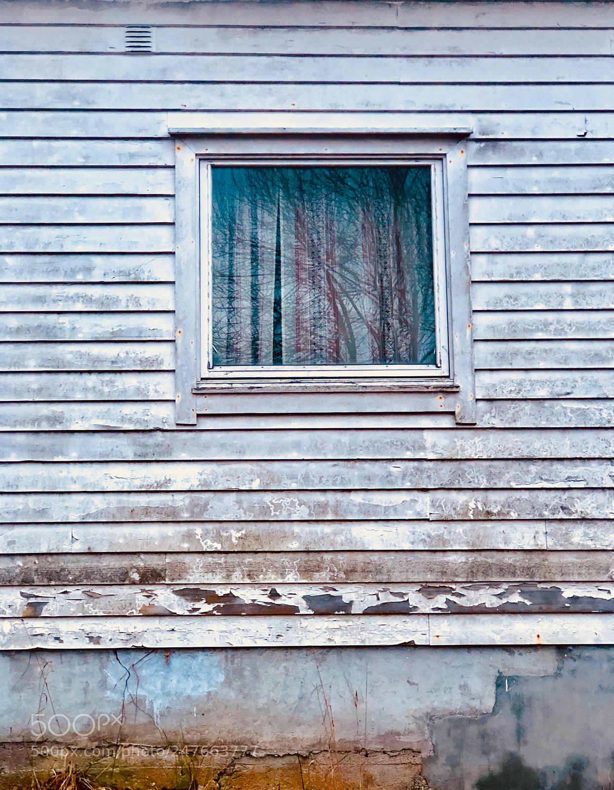 Apple iPhone 8 Plus sample photo. Worn and abandoned photography