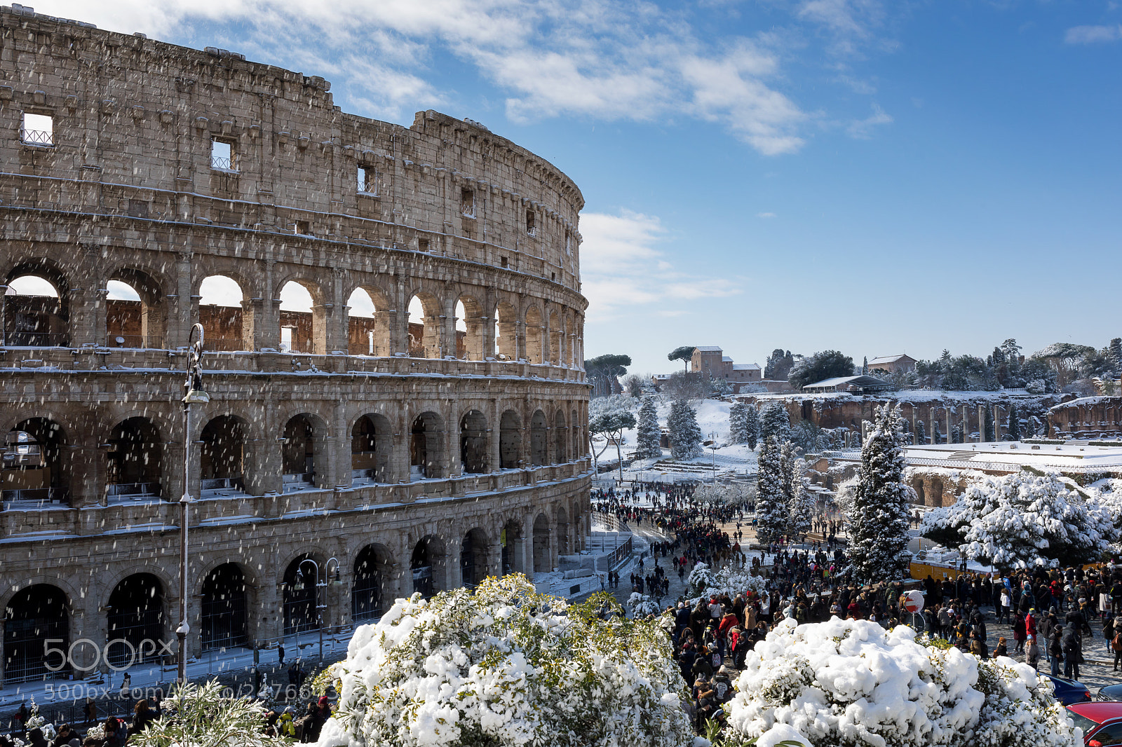 Canon EOS 5D Mark IV sample photo. Snow at the colosseum photography
