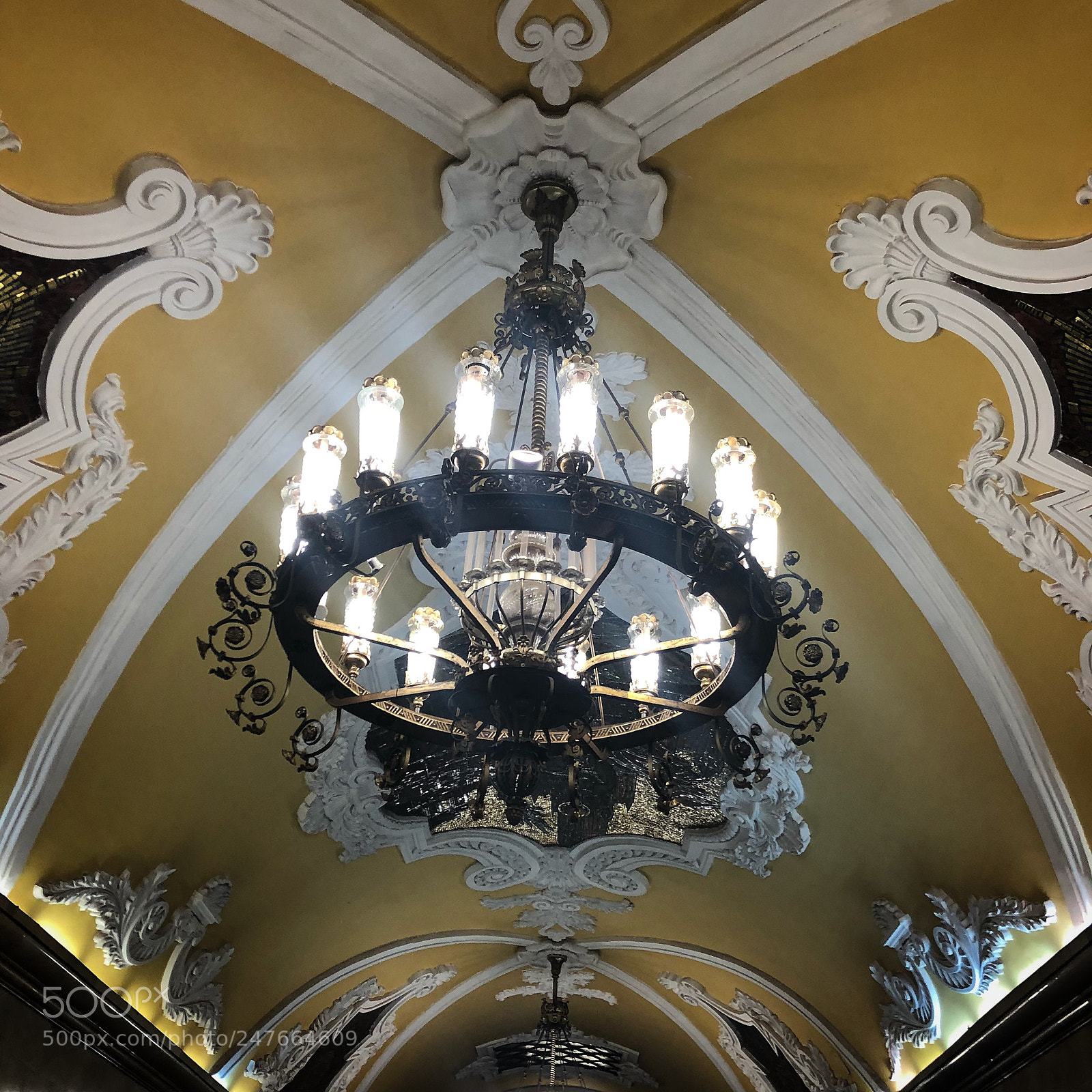 Apple iPhone 8 sample photo. Moscow subway photography