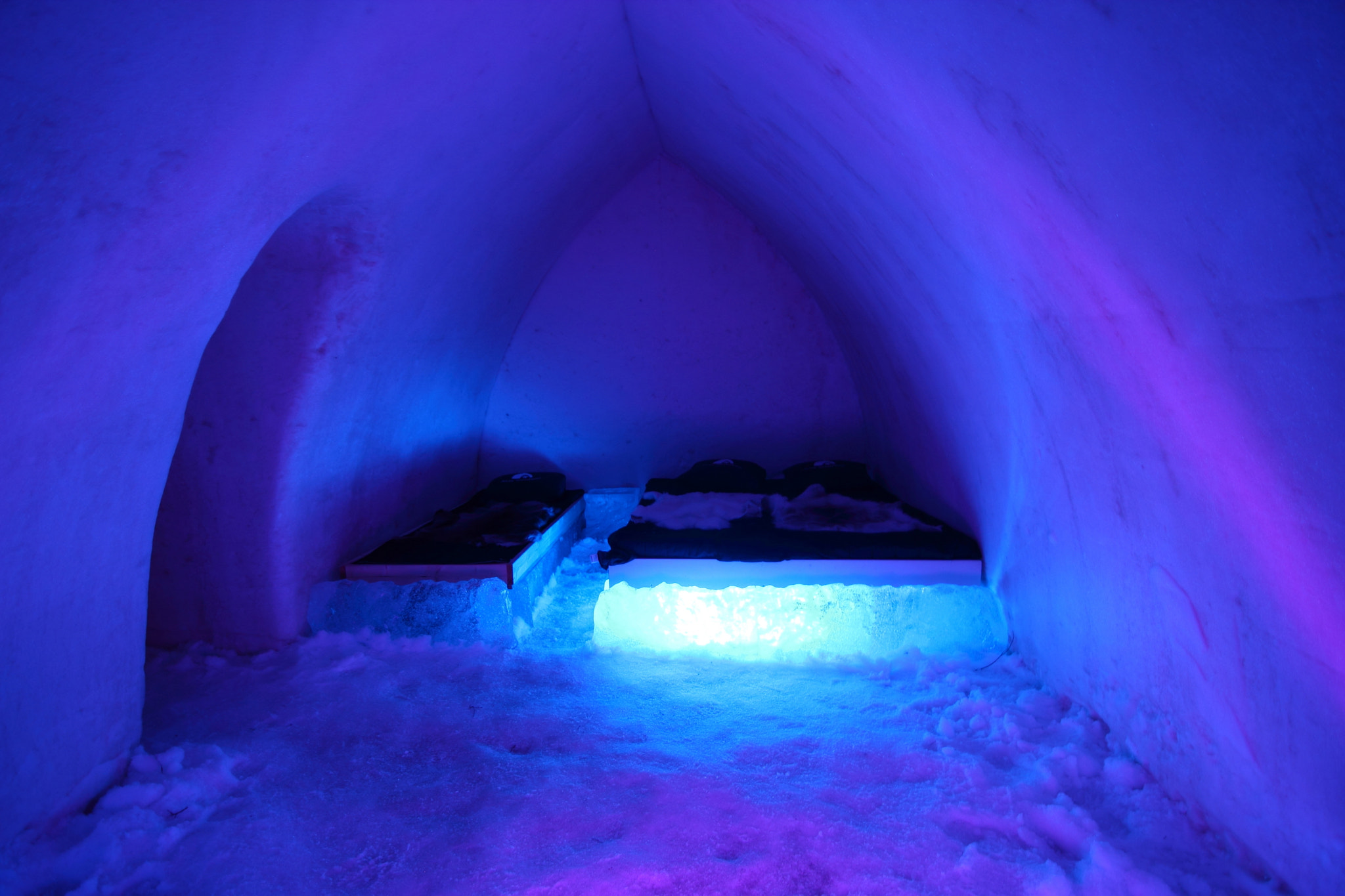 Canon EOS 550D (EOS Rebel T2i / EOS Kiss X4) sample photo. Snow hotel a triple photography