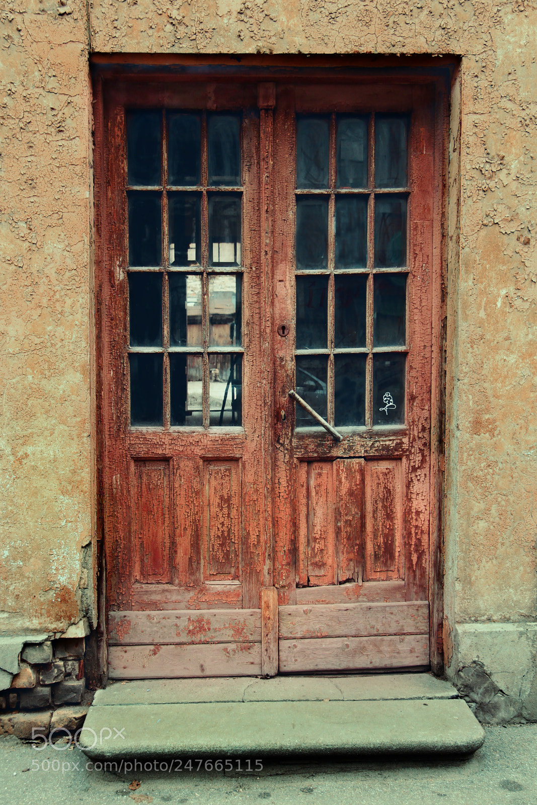 Canon EOS 60D sample photo. The door photography