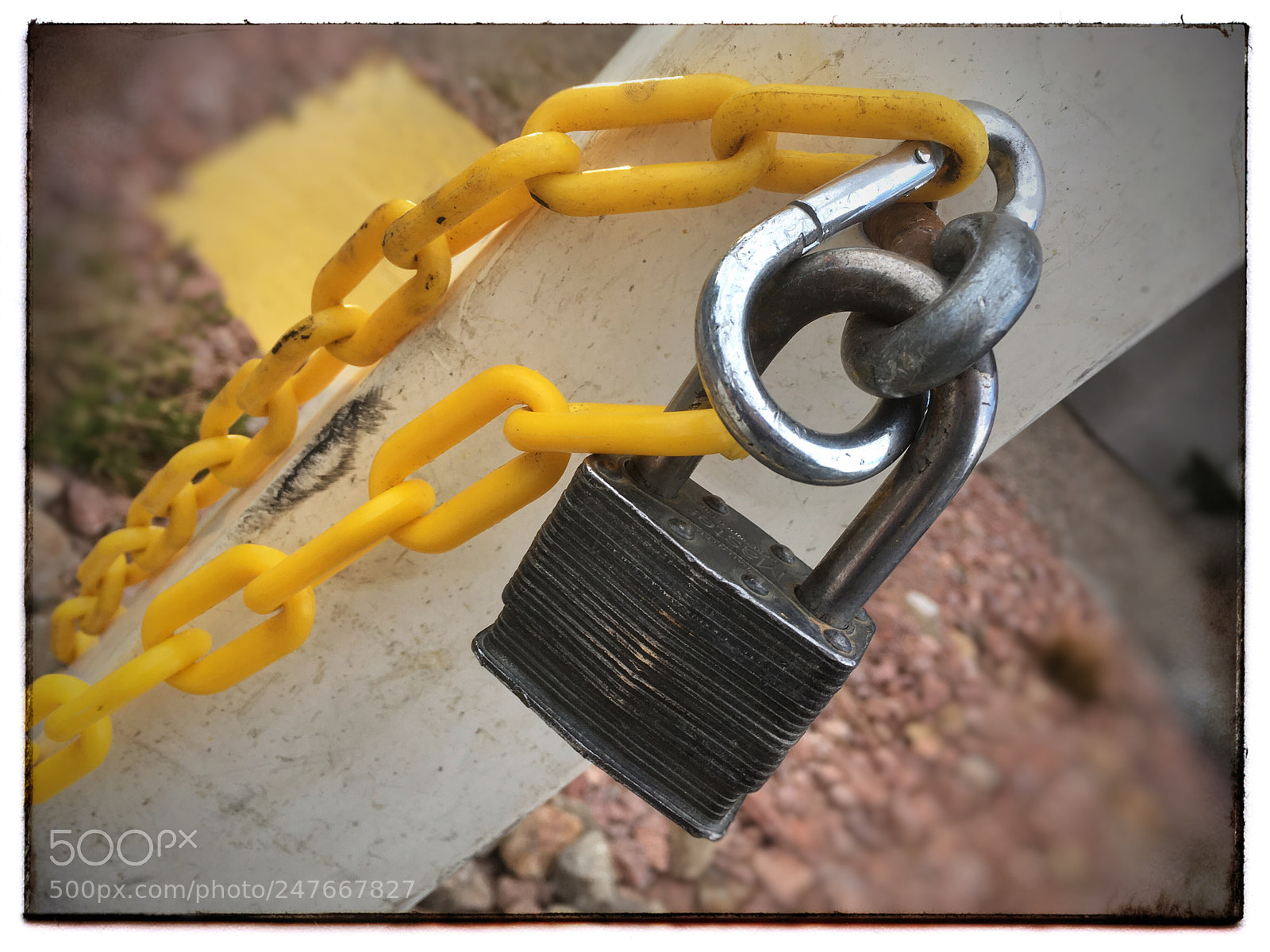 Apple iPhone SE sample photo. Yellow chain and lock. photography