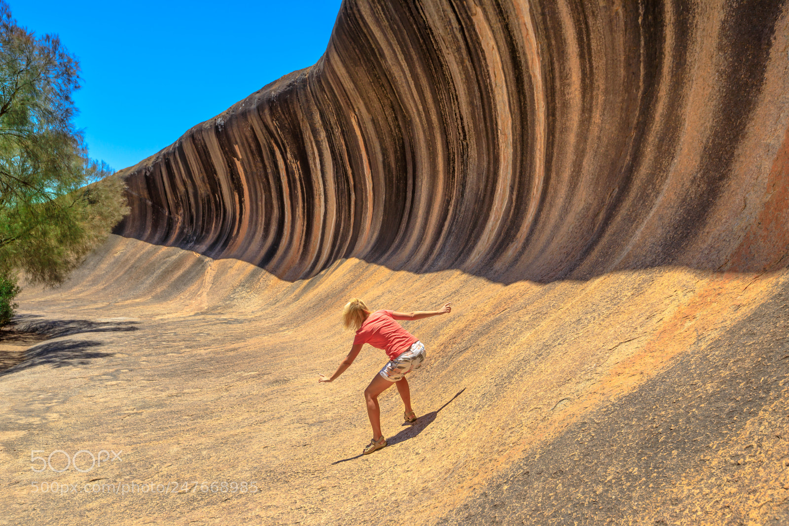 Canon EOS 5D Mark IV sample photo. Wave rock surfing photography