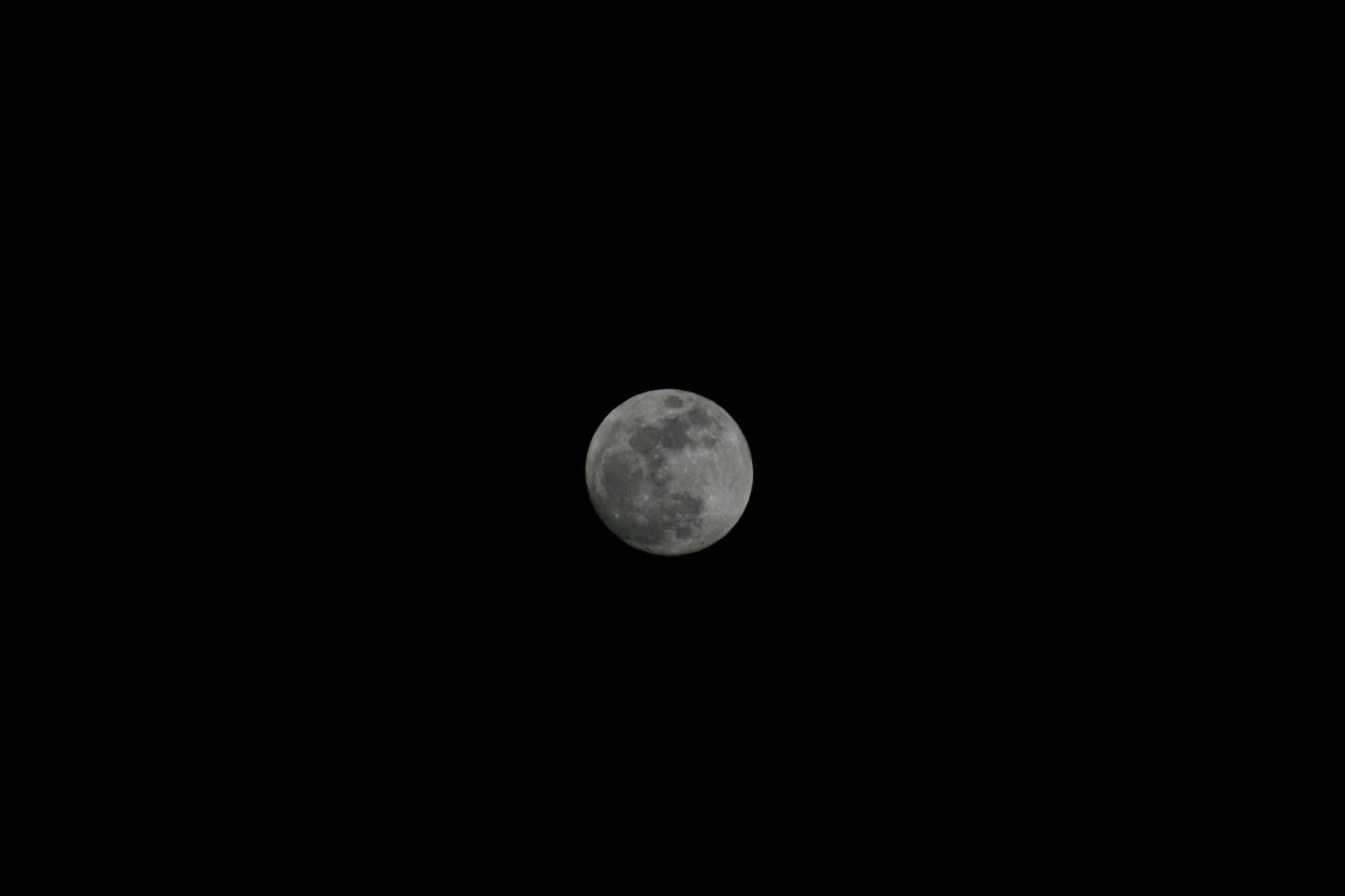 EF75-300mm f/4-5.6 sample photo. Moon photography