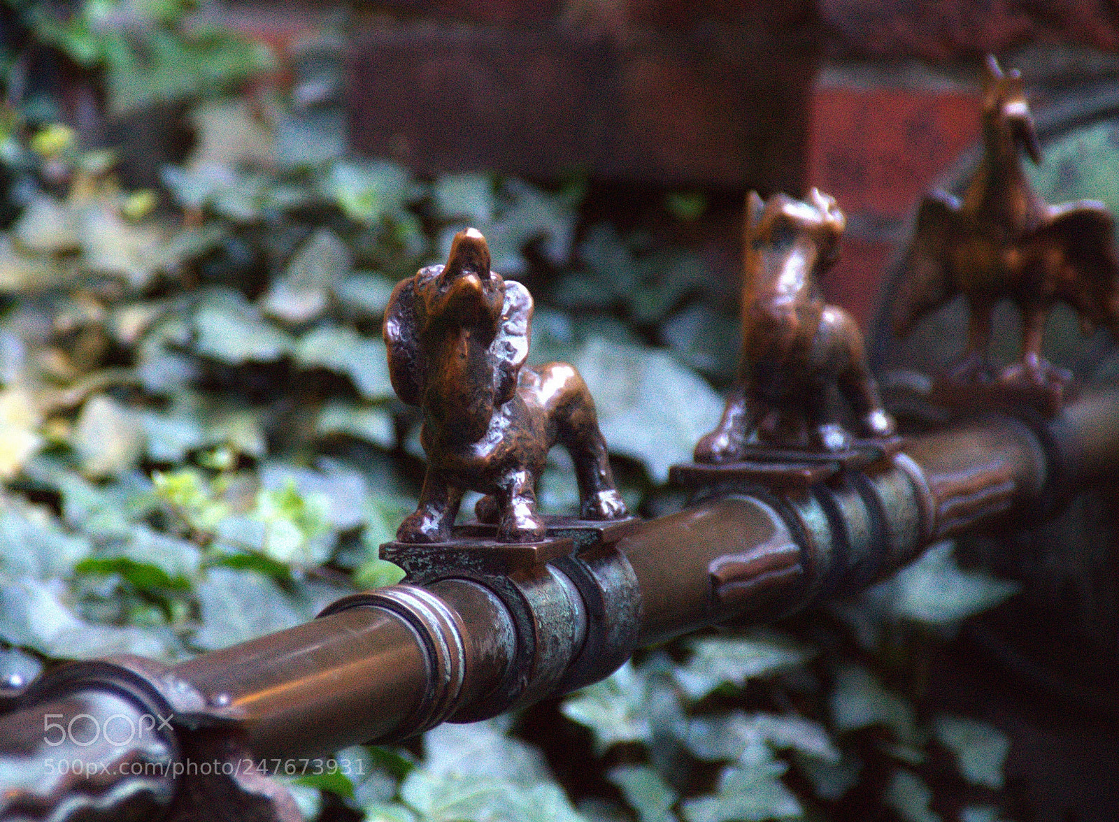 Sony SLT-A58 sample photo. Small statues photography