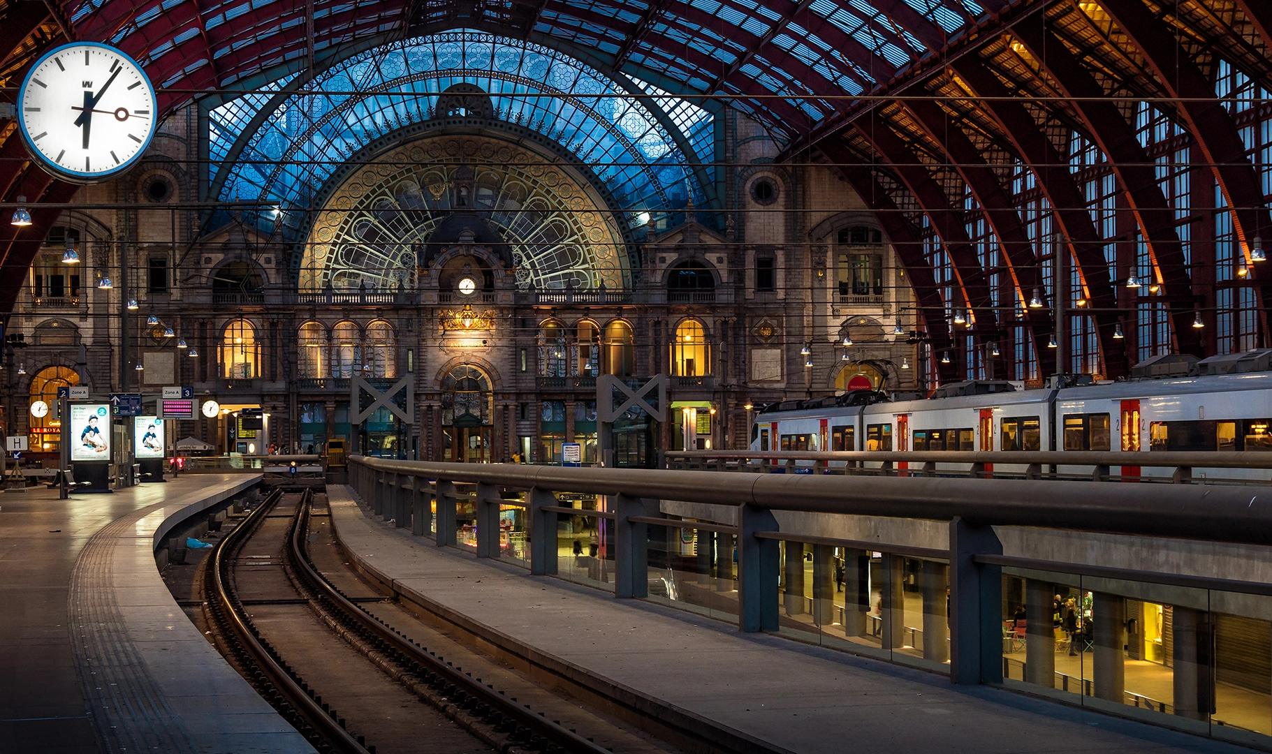 Railway england. Вокзал Антверпен-Центральный. Антверпен вокзал, Бельгия архитектура. ЖД вокзалы в Бельгии. Антверпен вокзал перроны.