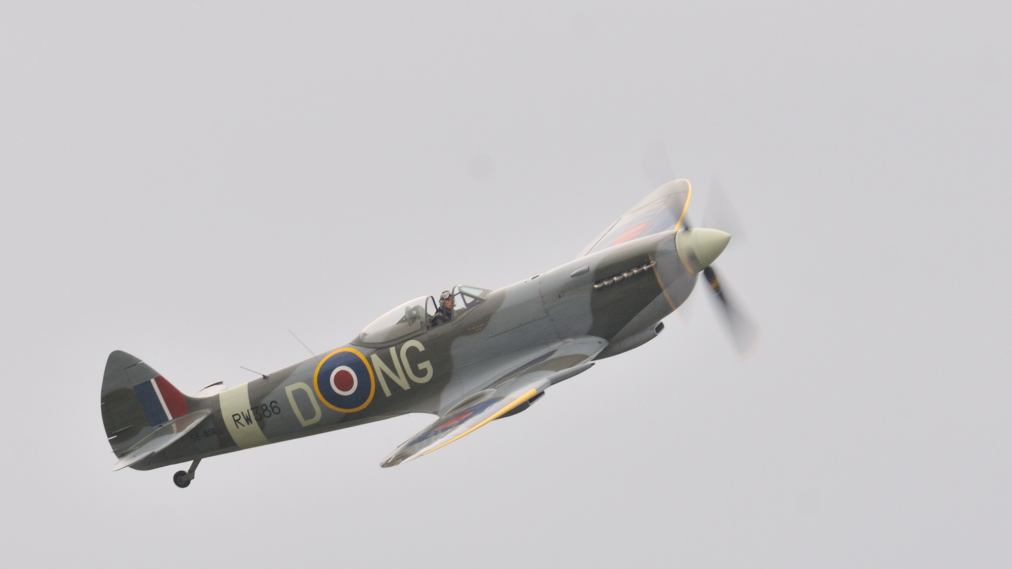 Sigma APO 100-300mm F4 EX IF HSM sample photo. Spitfire mk xvi photography