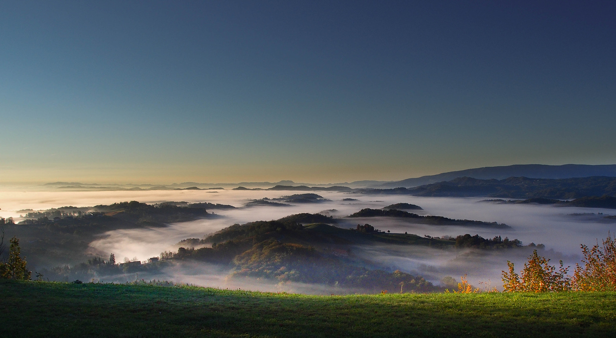 Olympus XZ-2 iHS sample photo. Styria in the morning photography