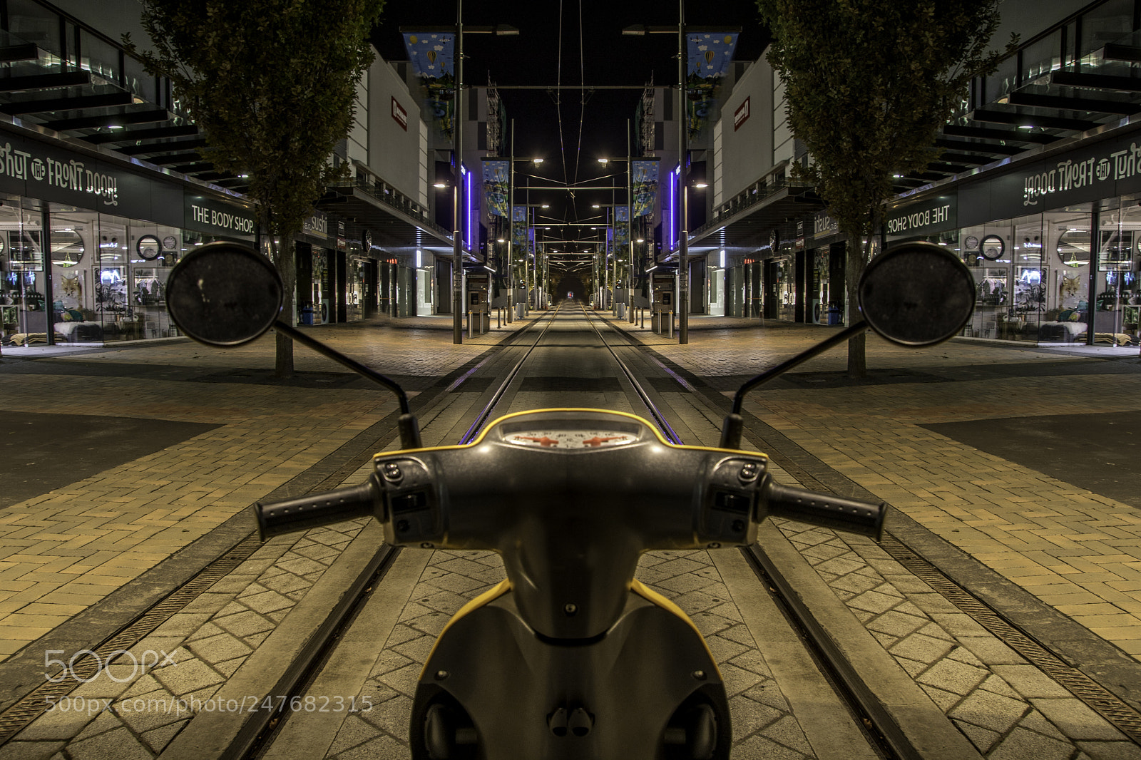 Canon EOS 750D (EOS Rebel T6i / EOS Kiss X8i) sample photo. Moped nights photography