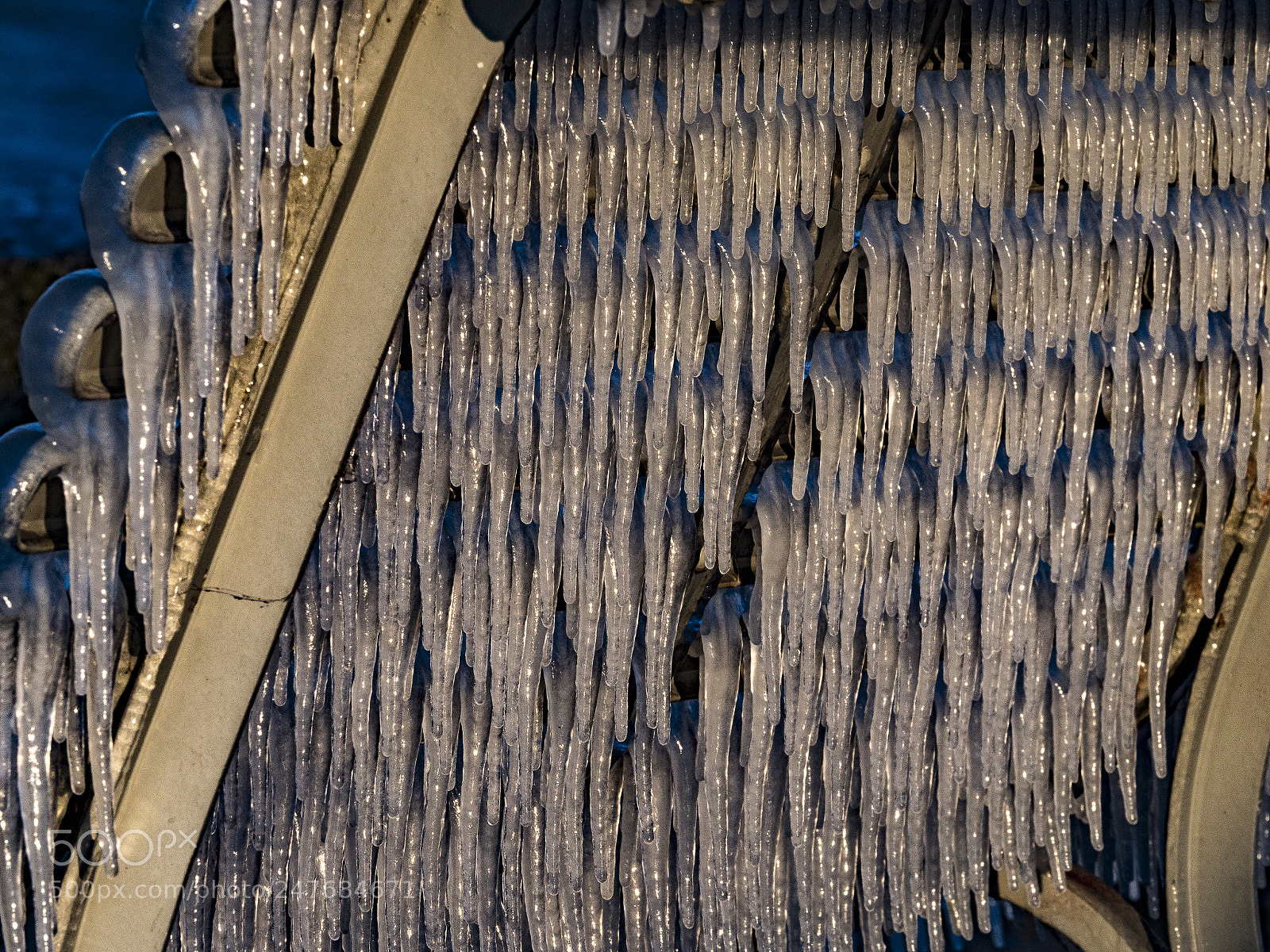 Olympus OM-D E-M1 Mark II sample photo. Icicles photography