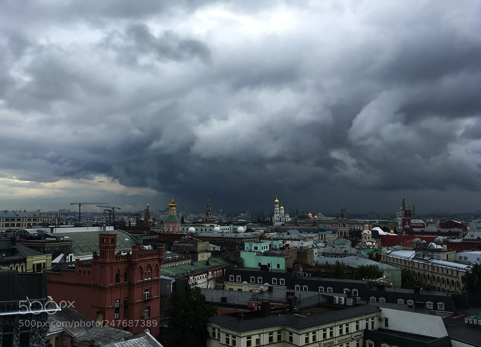 Apple iPhone SE sample photo. Rain in moscow photography