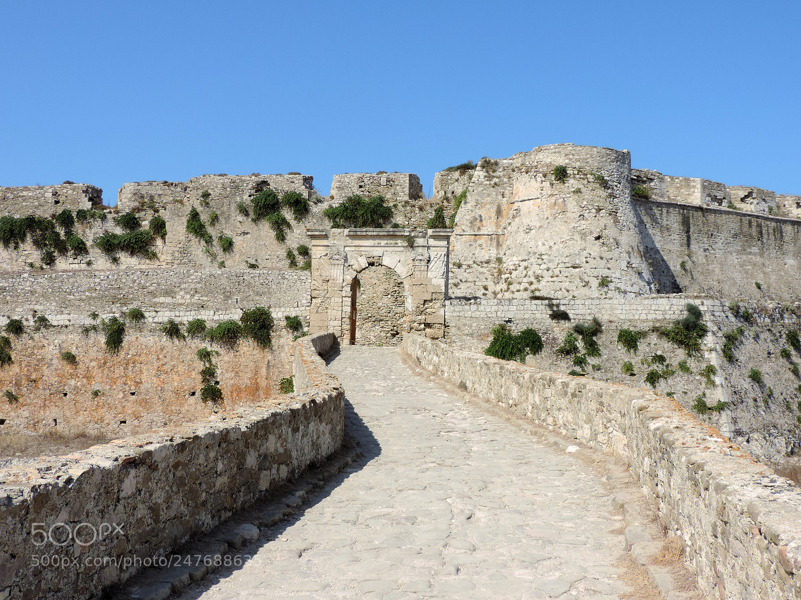 Nikon Coolpix P520 sample photo. Methoni castle photography