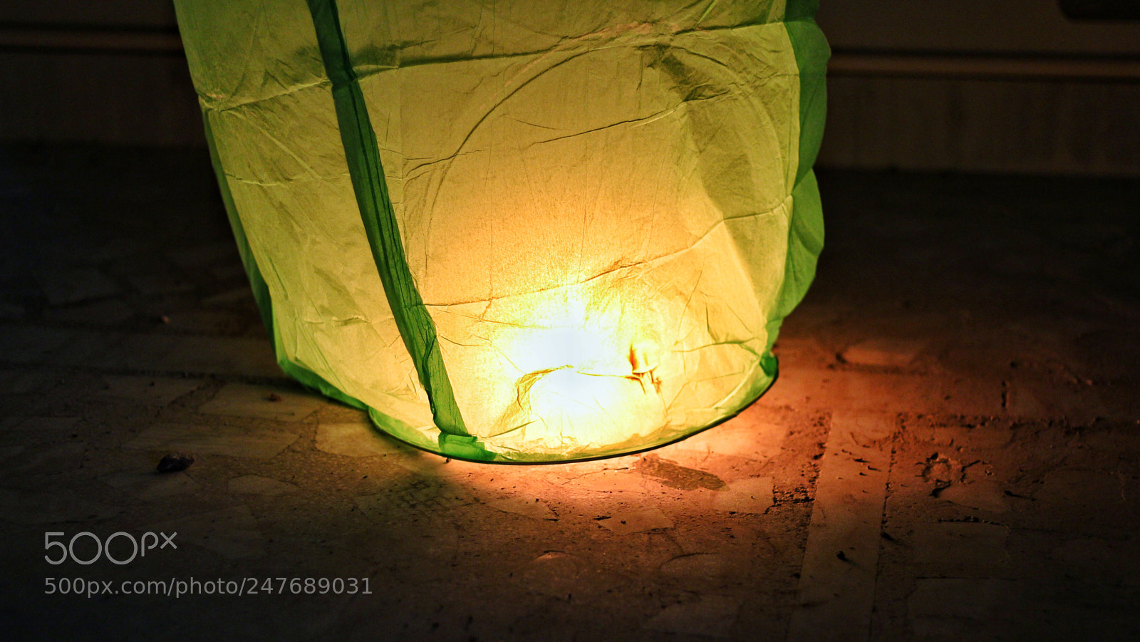 Canon EOS 1300D (EOS Rebel T6 / EOS Kiss X80) sample photo. Lantern - take off photography