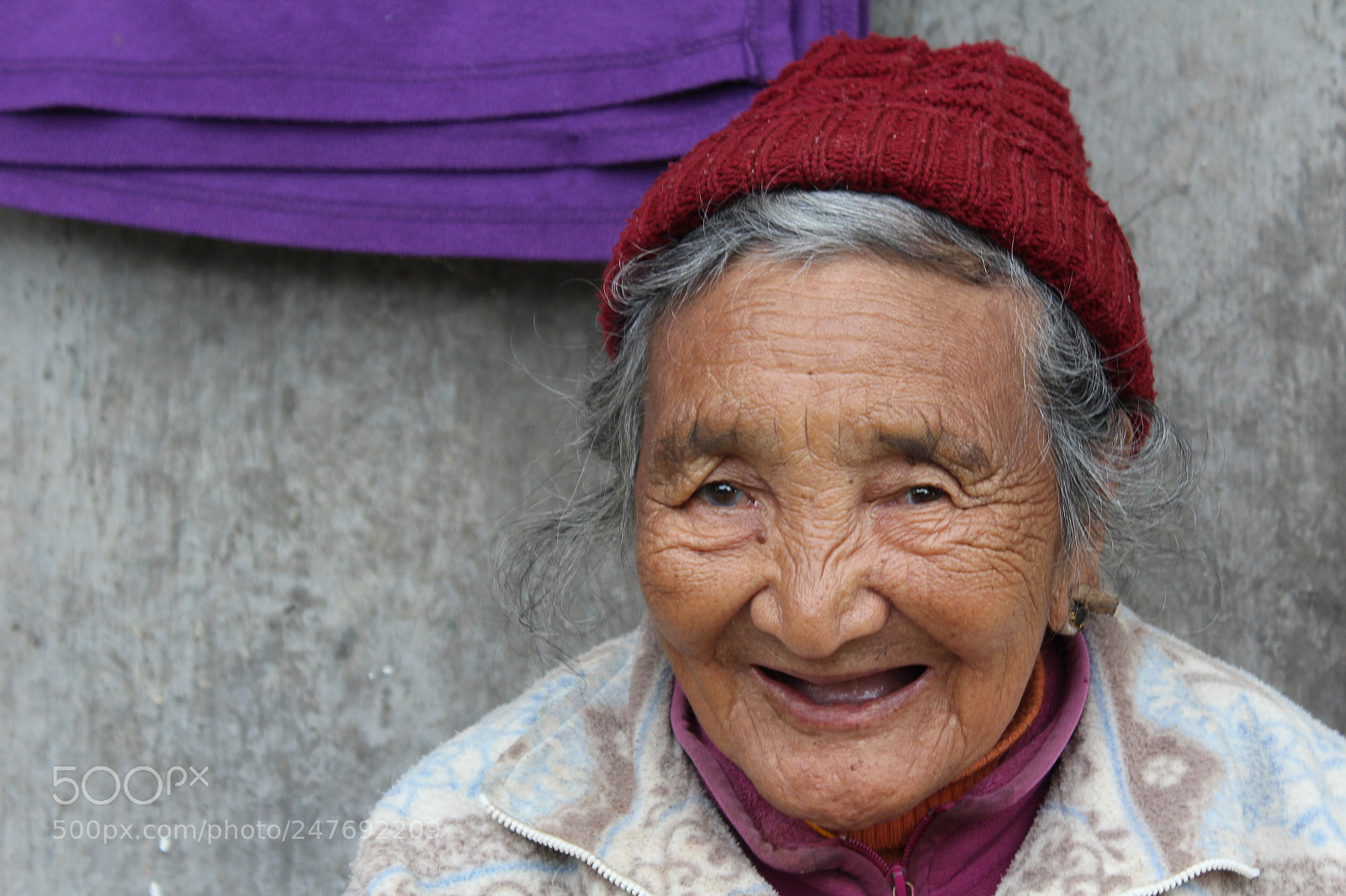 Canon EOS 600D (Rebel EOS T3i / EOS Kiss X5) sample photo. The old lady photography