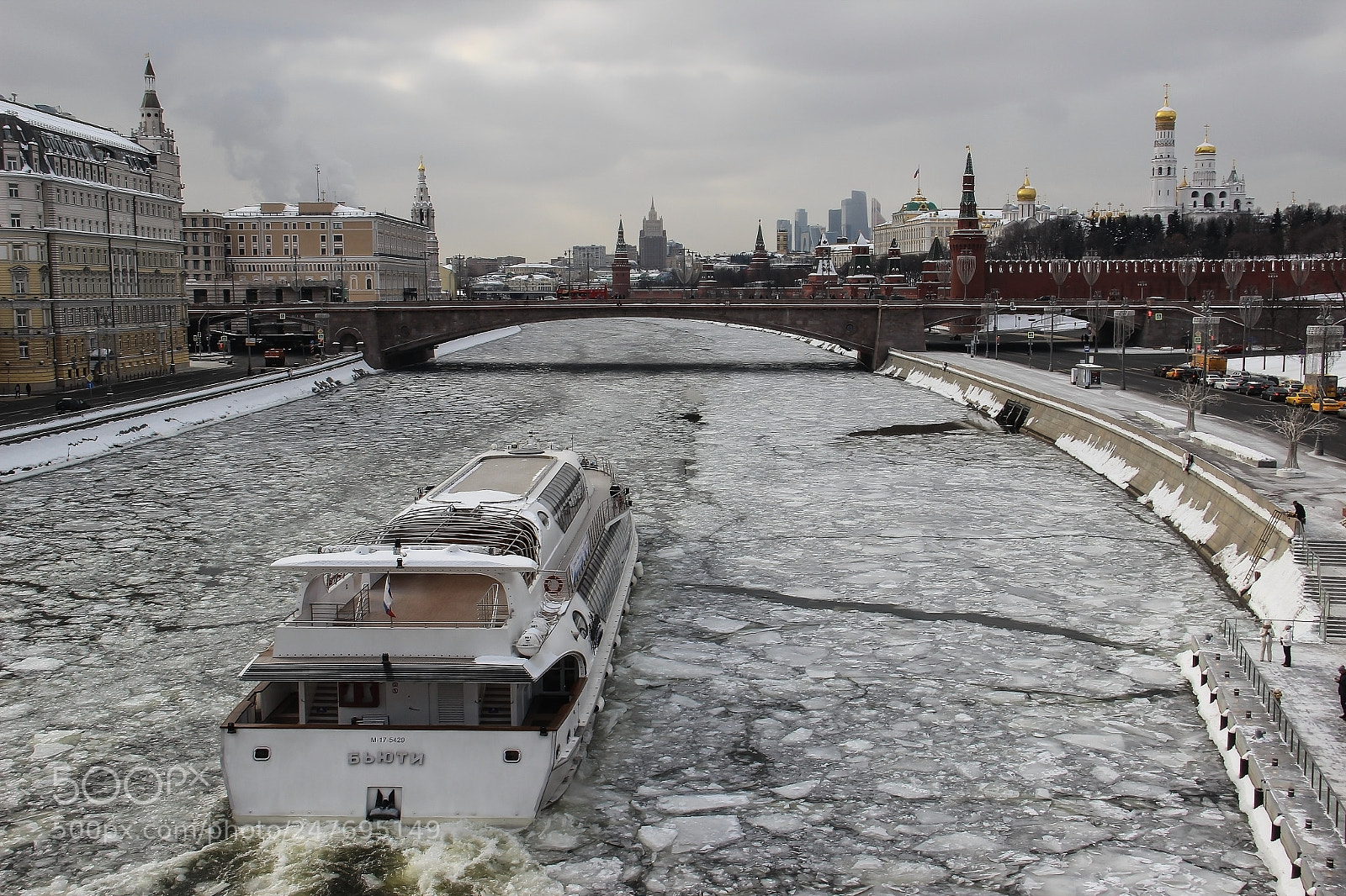 Canon EOS 600D (Rebel EOS T3i / EOS Kiss X5) sample photo. Winter in moscow. photography