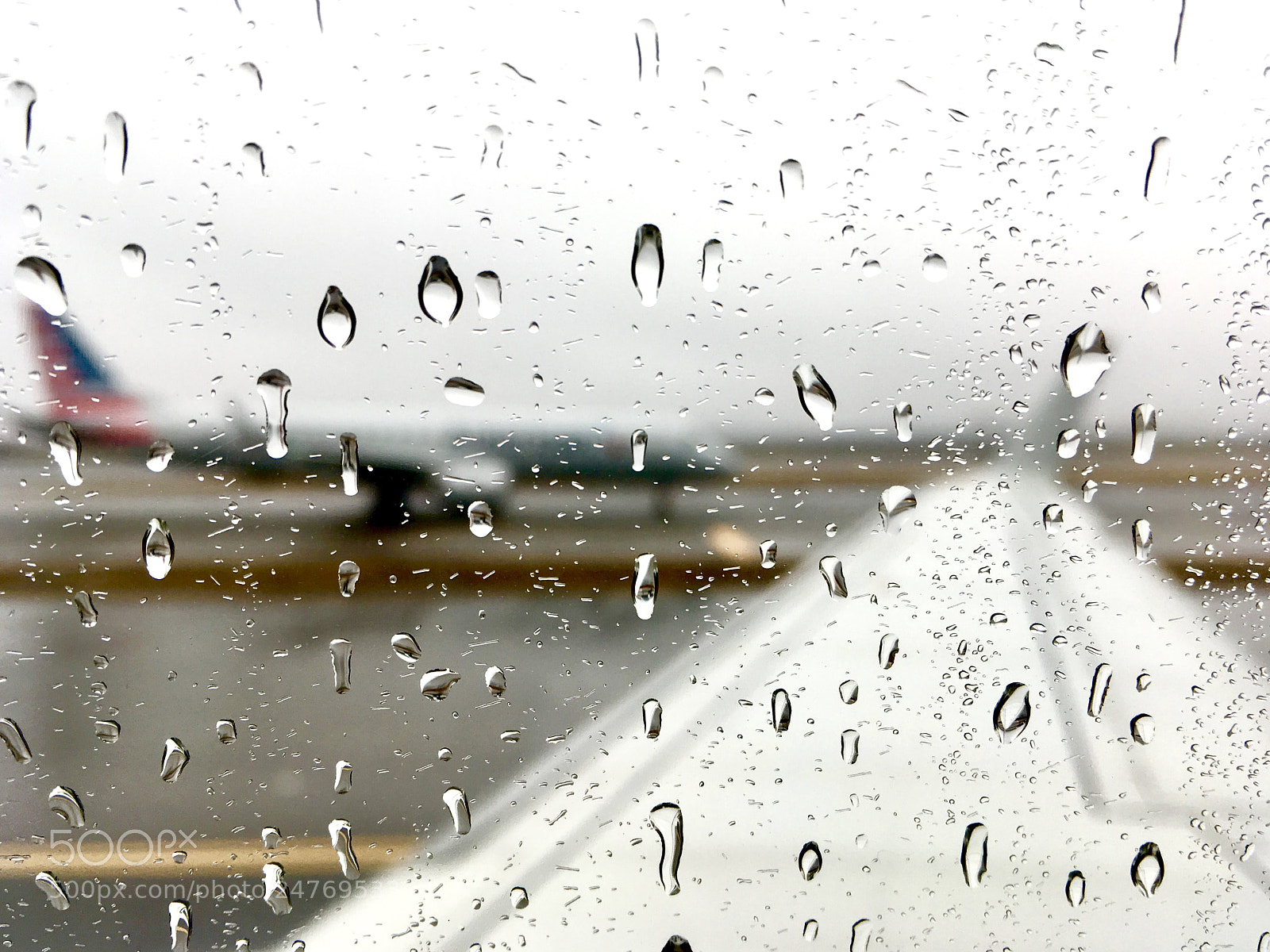 Apple iPhone SE sample photo. Flying on a rainy photography