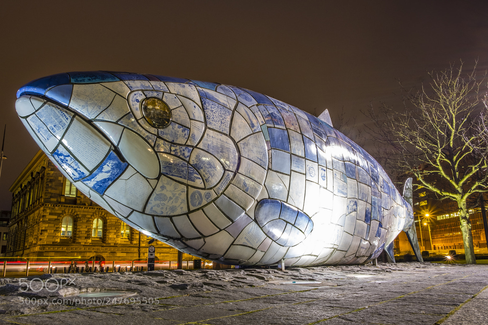 Fujifilm X-T20 sample photo. Big fish sculpture photography