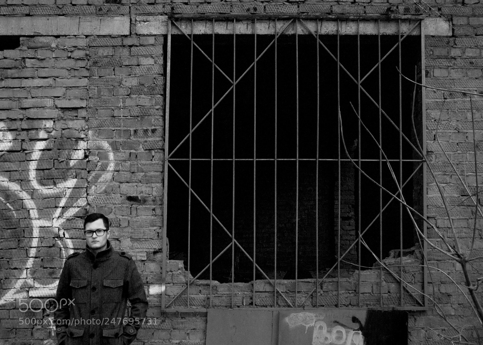 Nikon D40 sample photo. Black window photography