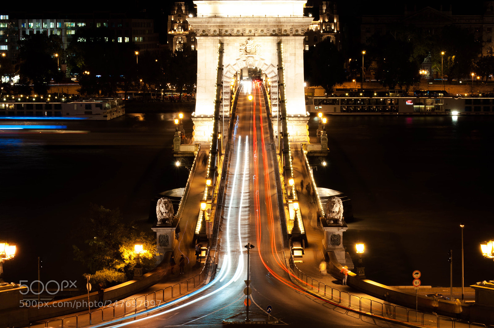 Nikon D5000 sample photo. Chain bridge at night photography