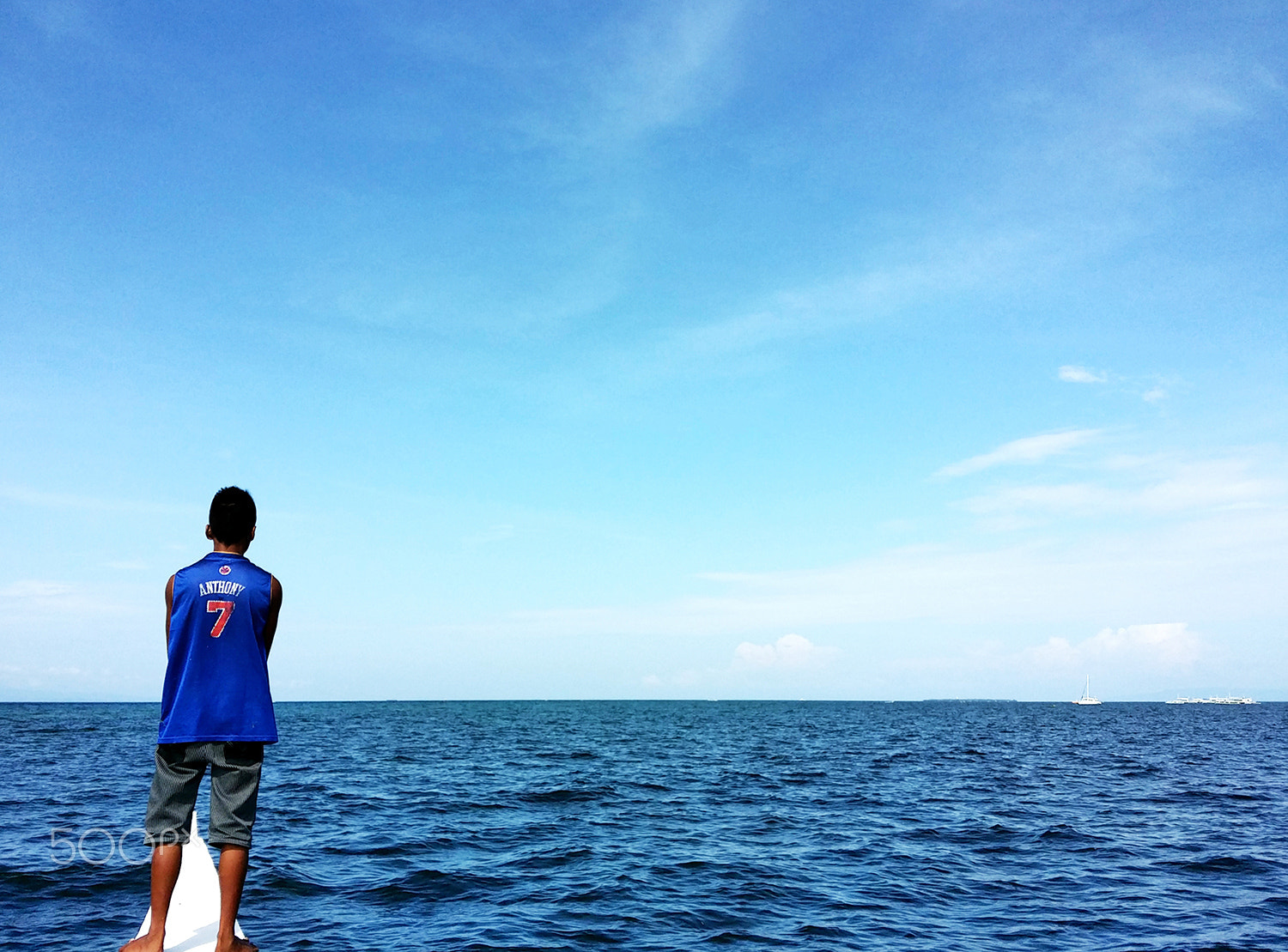 Samsung Galaxy S4 LTE-A sample photo. A man standing on the sea photography