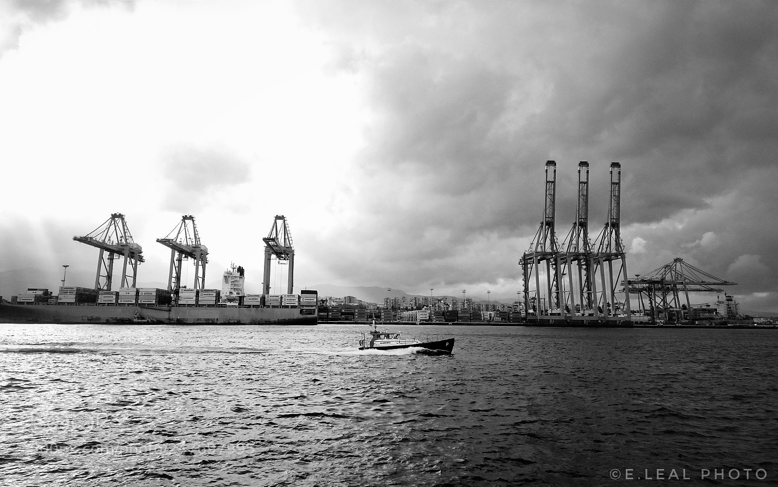 Sony Xperia Z2 sample photo. Pilotboat.  algeciras port photography