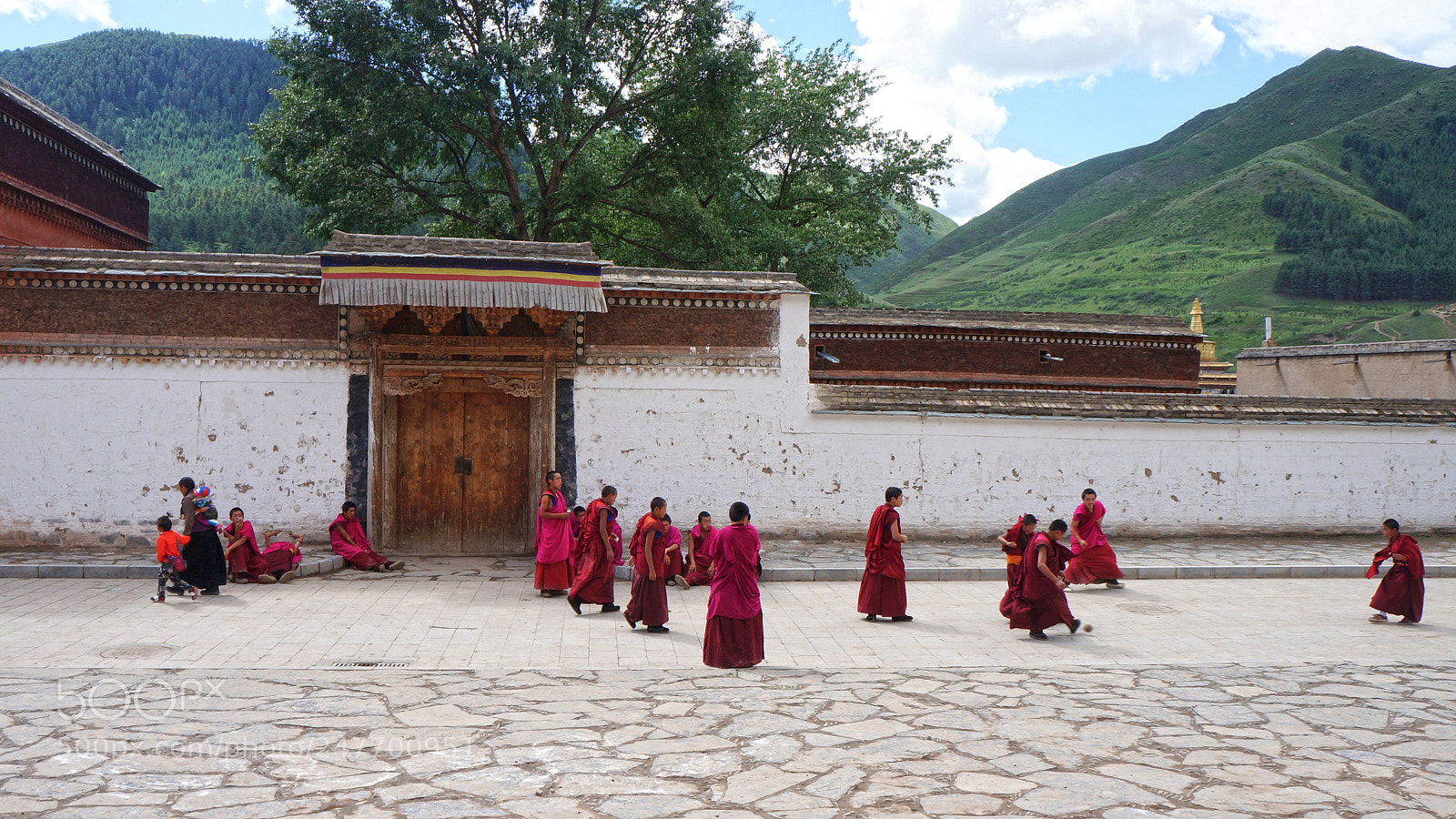 Sony Alpha NEX-F3 sample photo. Monks on a break photography