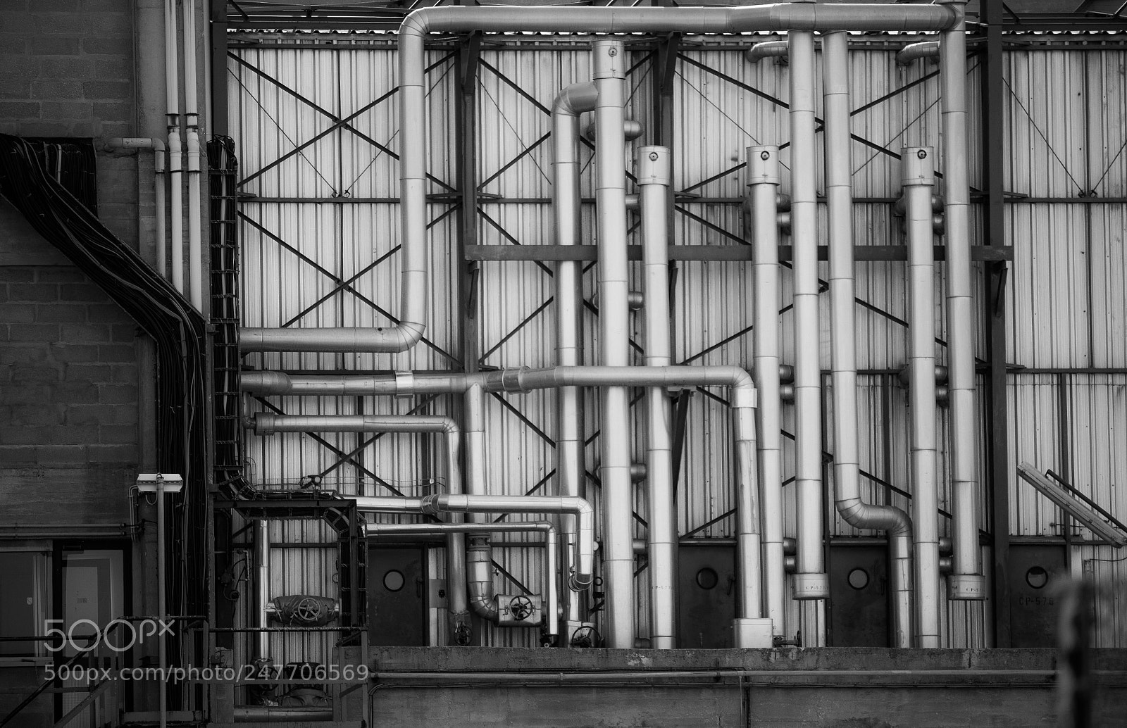 Canon EOS 600D (Rebel EOS T3i / EOS Kiss X5) sample photo. Pipes & lines photography