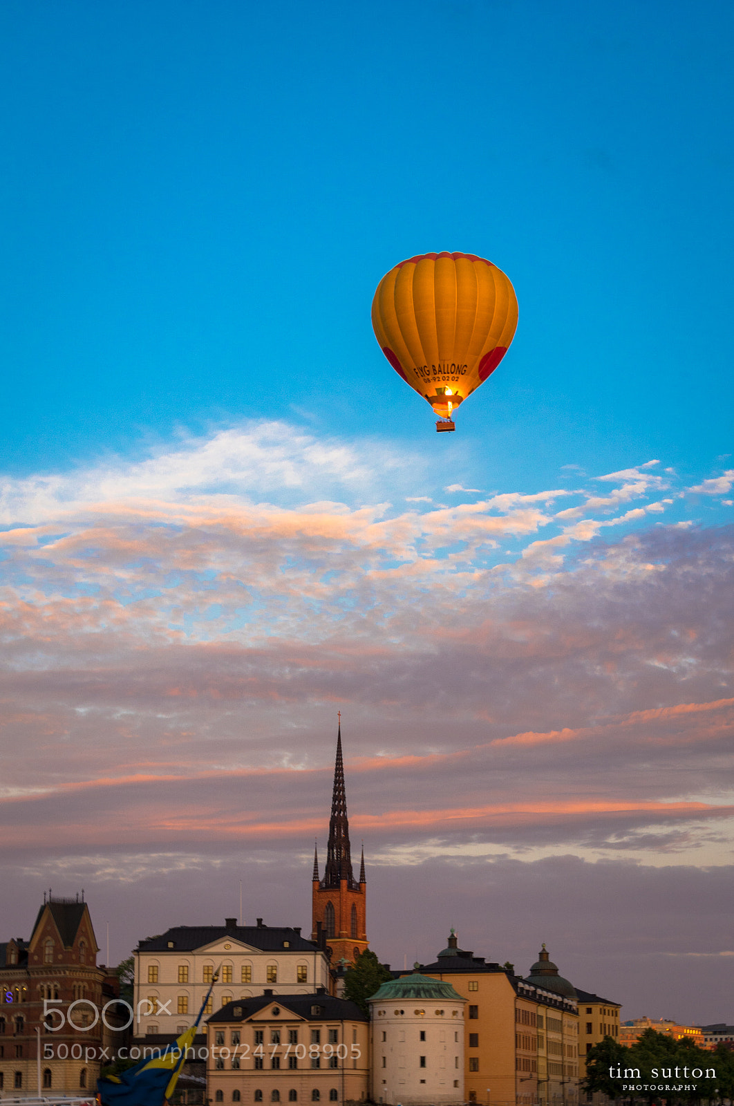 Sony ILCA-77M2 sample photo. Balloon over stockholm photography